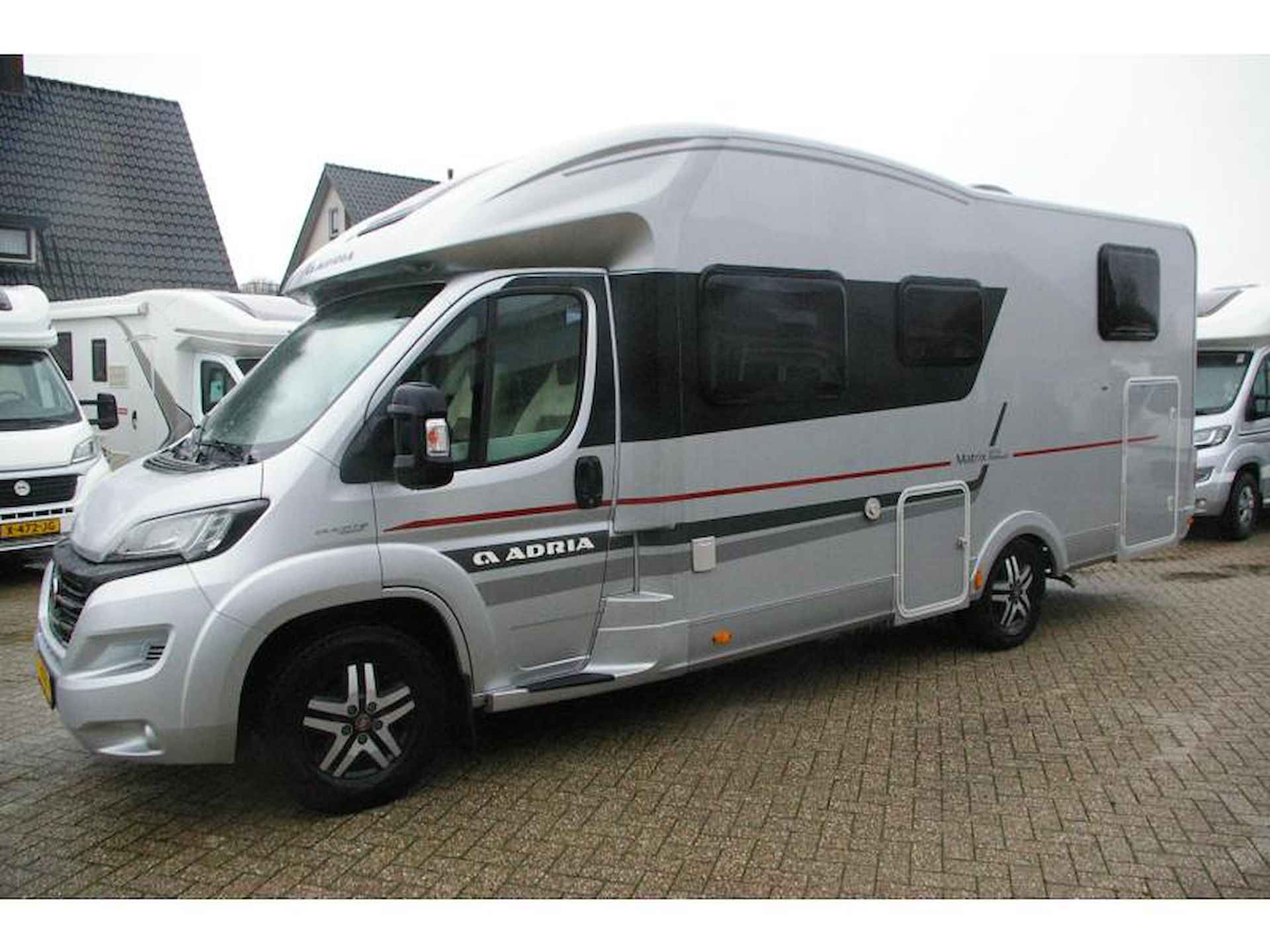 Adria Matrix Platinum 670 SL Enkele bedden, Hefbed. - 5/25