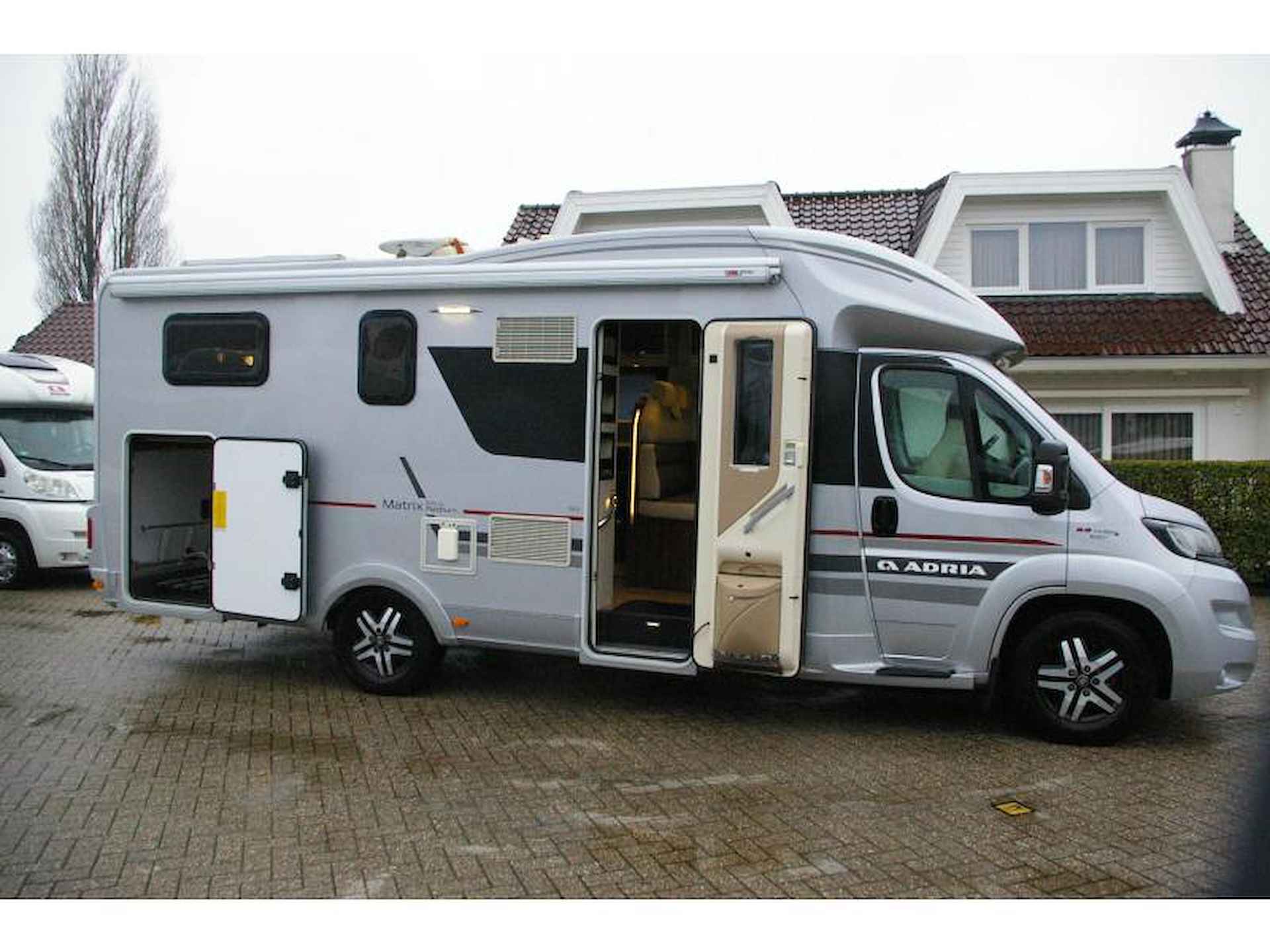 Adria Matrix Platinum 670 SL Enkele bedden, Hefbed. - 7/25