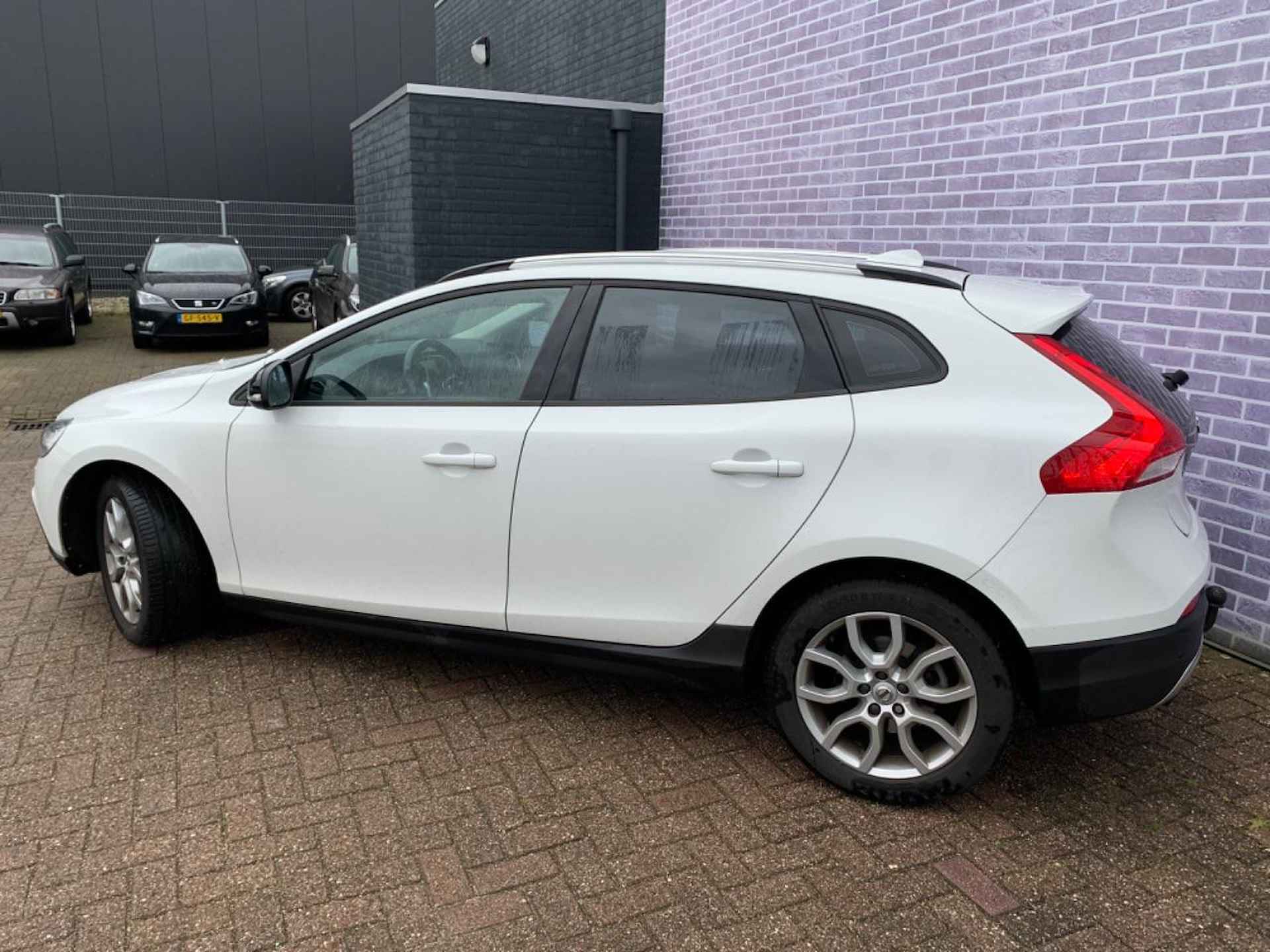 Volvo V40 Cross Country T3 Automaat Nordic+ | Trekhaak | Parkeerverwarming met timer | High Performance audio | Stoelverwarming - 3/6