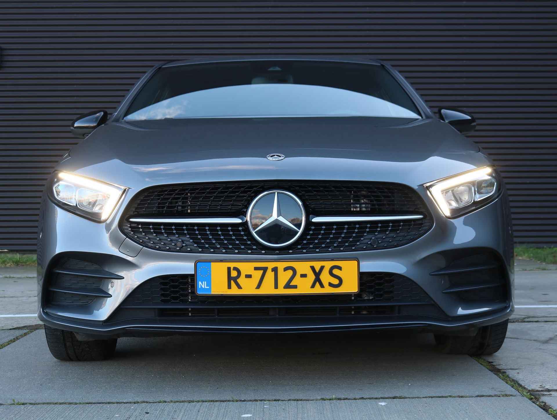 Mercedes-Benz A-Klasse 250 e Plugin Hybrid AMG Line | Night pakket | Sfeerverlichting - 2/22