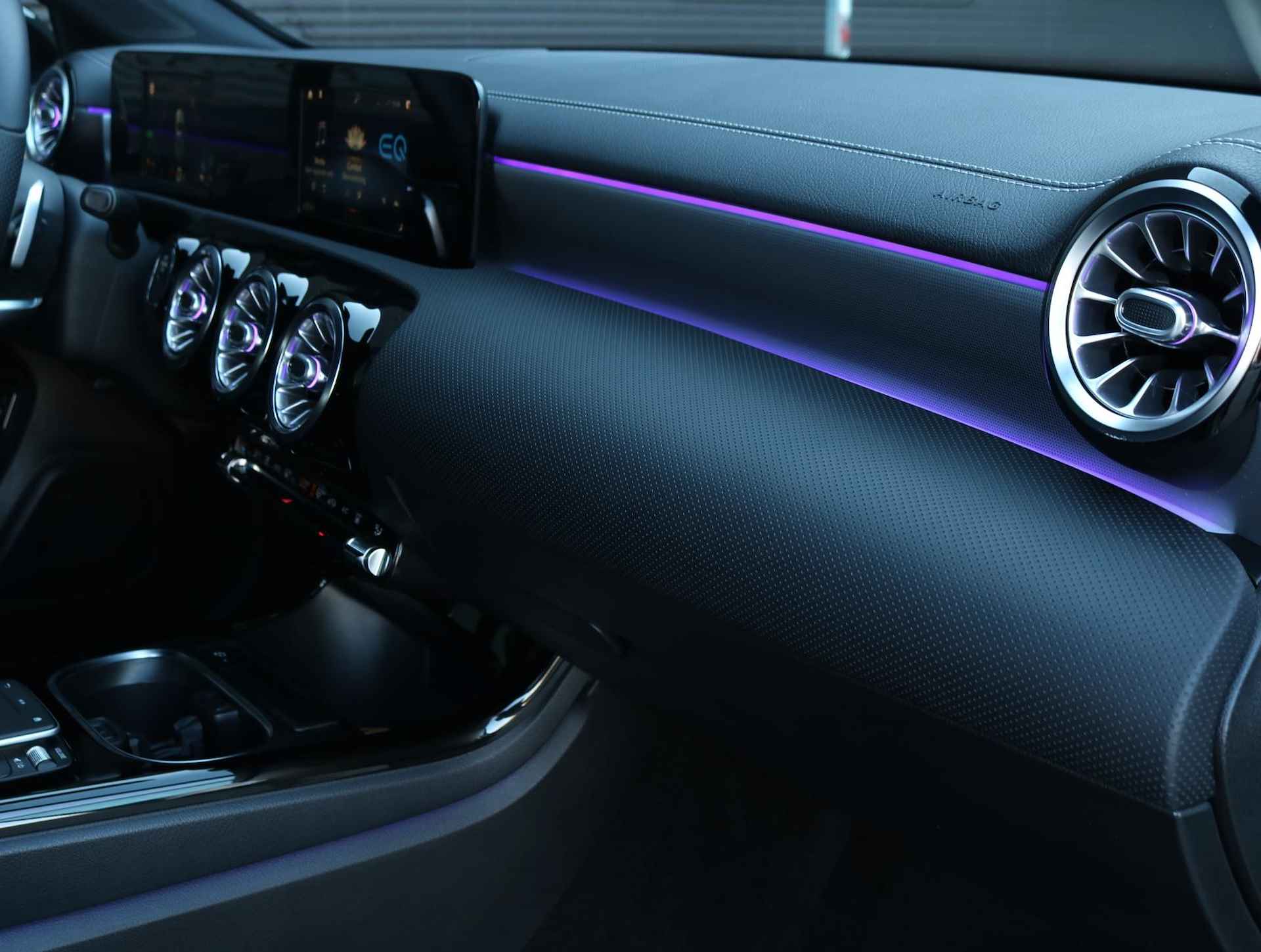 Mercedes-Benz A-Klasse 250 e Plugin Hybrid AMG Line | Night pakket | Sfeerverlichting - 13/22
