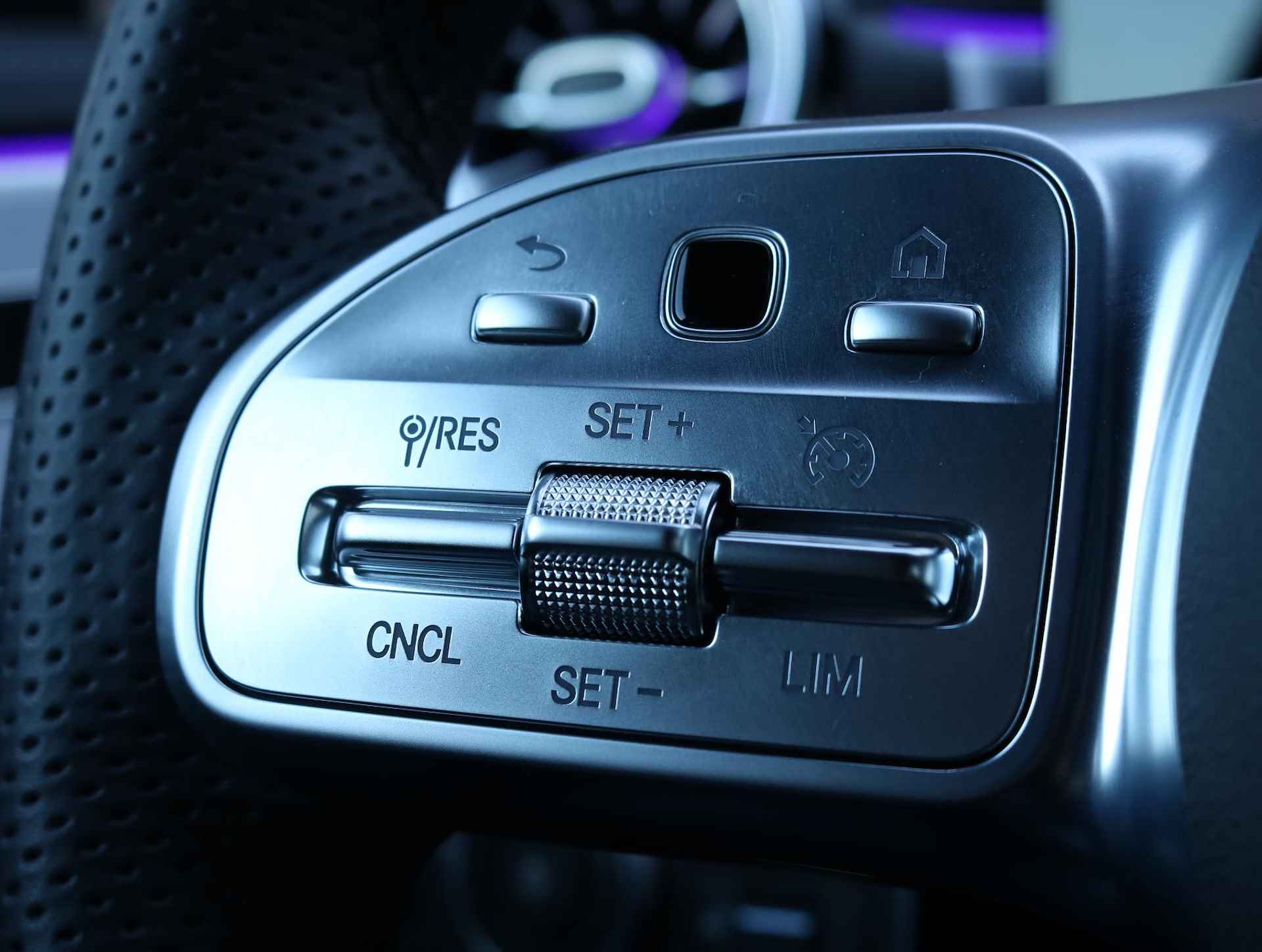 Mercedes-Benz A-Klasse 250 e Plugin Hybrid AMG Line | Night pakket | Sfeerverlichting - 16/22