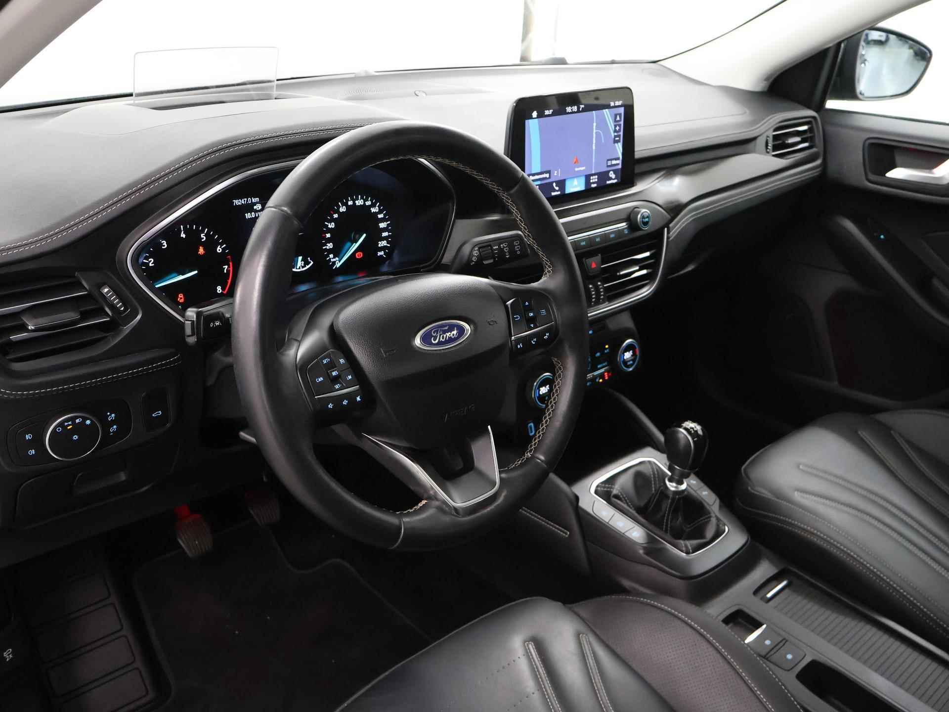 Ford Focus Wagon 1.0 EcoBoost Vignale | Panoramadak | Winterpack | LED koplampen | Elekt Achterklep | - 8/44