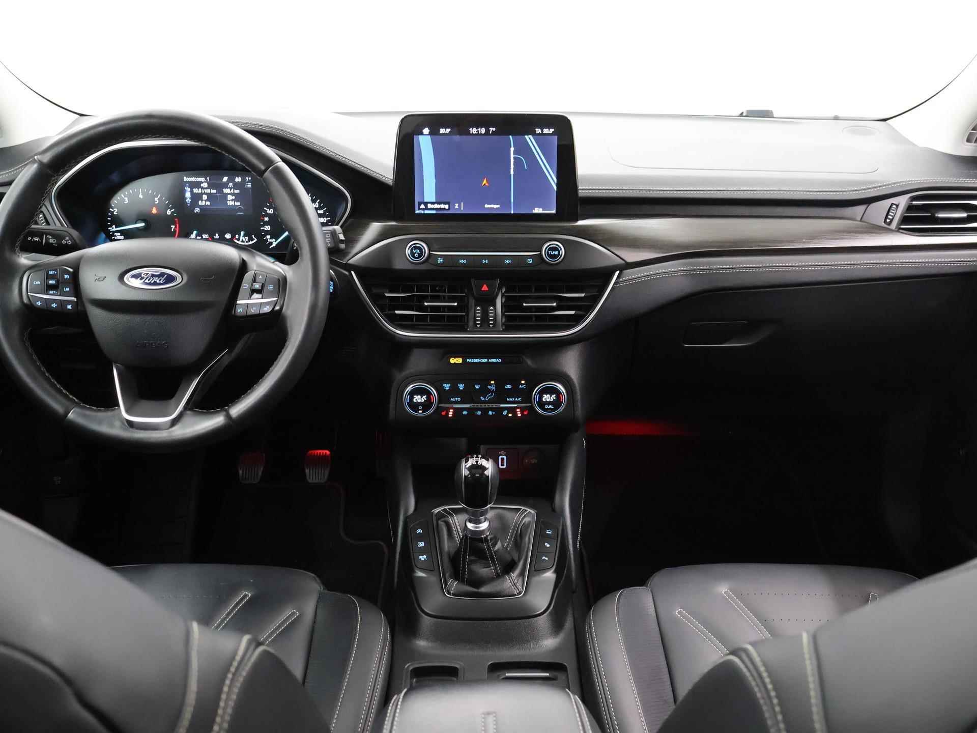 Ford Focus Wagon 1.0 EcoBoost Vignale | Panoramadak | Winterpack | LED koplampen | Elekt Achterklep | - 9/44