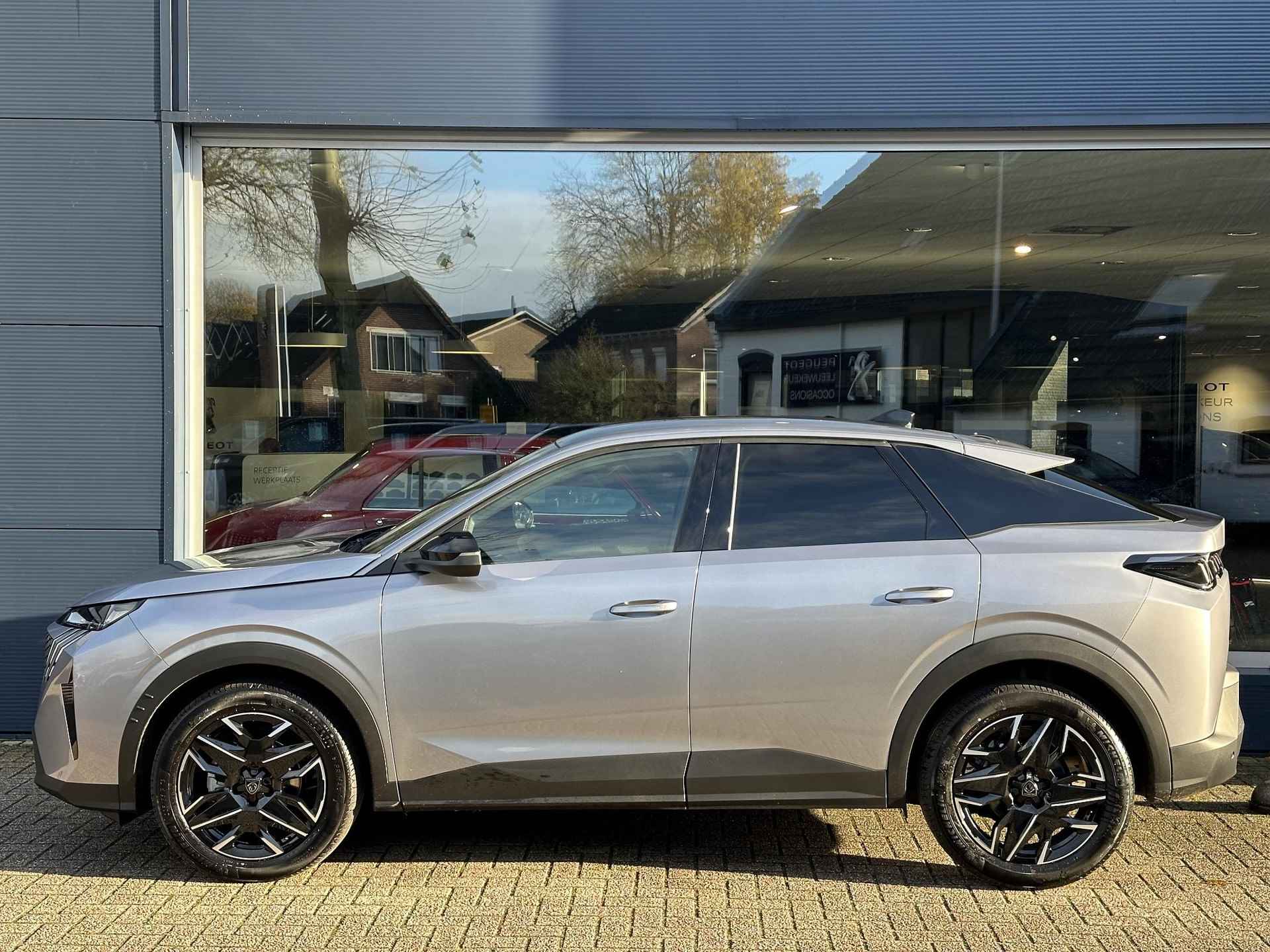 Peugeot 3008 1.2 Hybrid 136 Allure | Nieuwste Model 3008 | Automaat | Panorama Navigatie | Keyless Entry | Climate Control | LED Verlichting | 19 Inch Lichtmetalen Velgen | Camera | Half Lederen bekleding | - 3/52