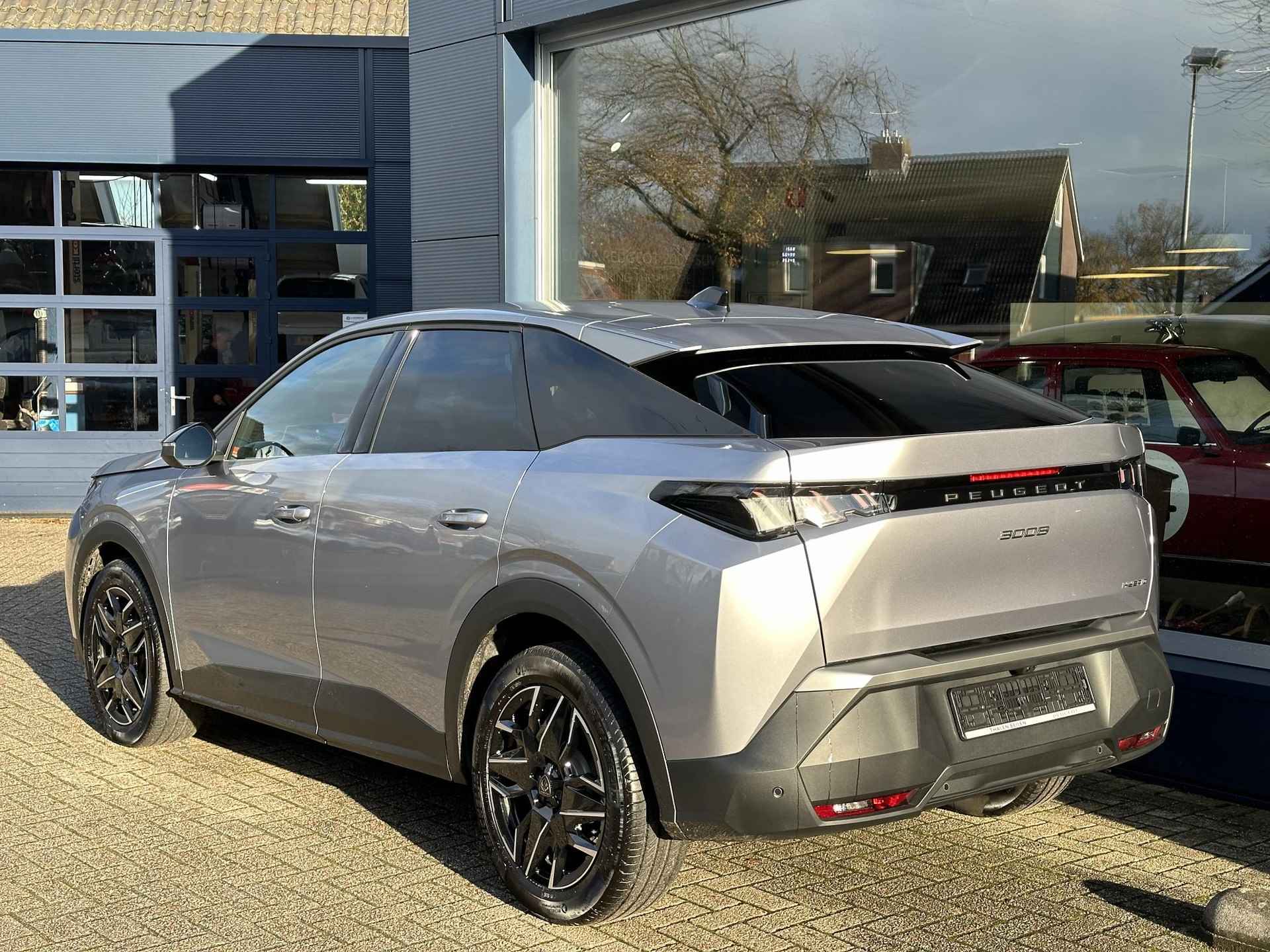 Peugeot 3008 1.2 Hybrid 136 Allure | Nieuwste Model 3008 | Automaat | Panorama Navigatie | Keyless Entry | Climate Control | LED Verlichting | 19 Inch Lichtmetalen Velgen | Camera | Half Lederen bekleding | - 4/52