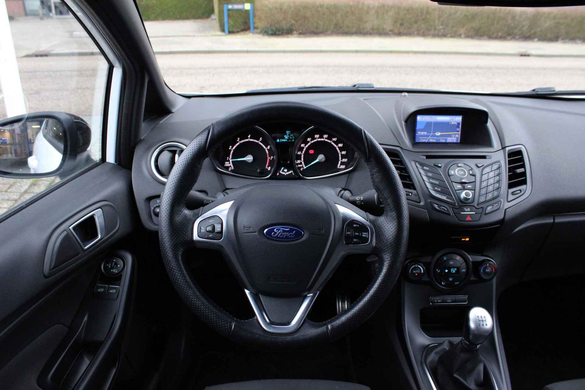 Ford Fiesta 1.0 EcoBoost ST Line 125 pk | Climate Control | Navigatie | Cruise Control | Parkeersensoren | Dealer onderhouden | - 29/29