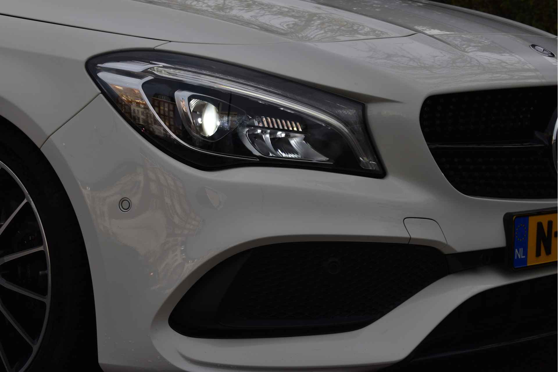 Mercedes-Benz CLA-Klasse Shooting Brake 200 White-Art Edition AMG Night pakket | Open dak | Stoelverwarming | Carplay | Camera | Sfeerverl | Onderh.historie - 32/67