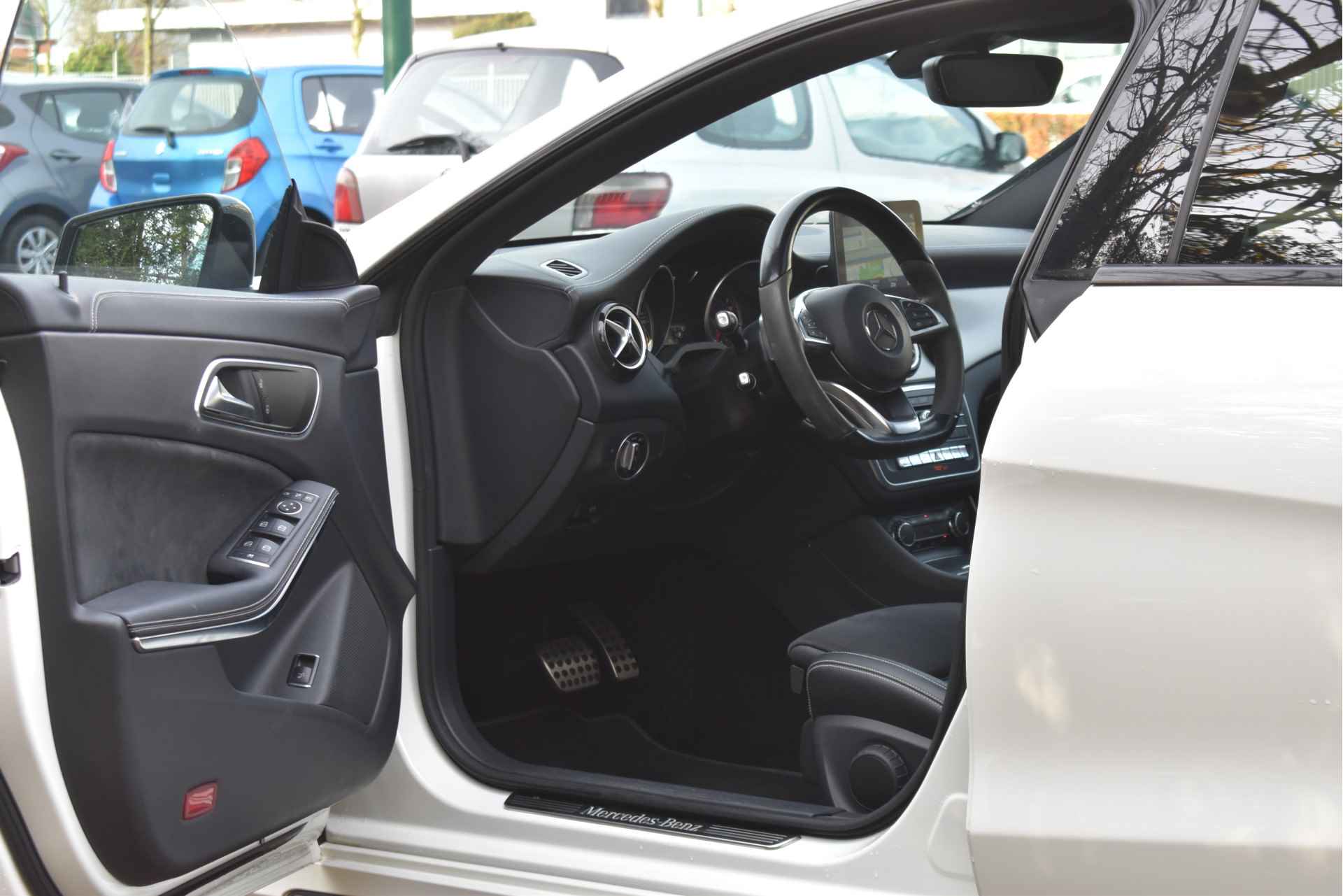 Mercedes-Benz CLA-Klasse Shooting Brake 200 White-Art Edition AMG Night pakket | Open dak | Stoelverwarming | Carplay | Camera | Sfeerverl | Onderh.historie - 44/67