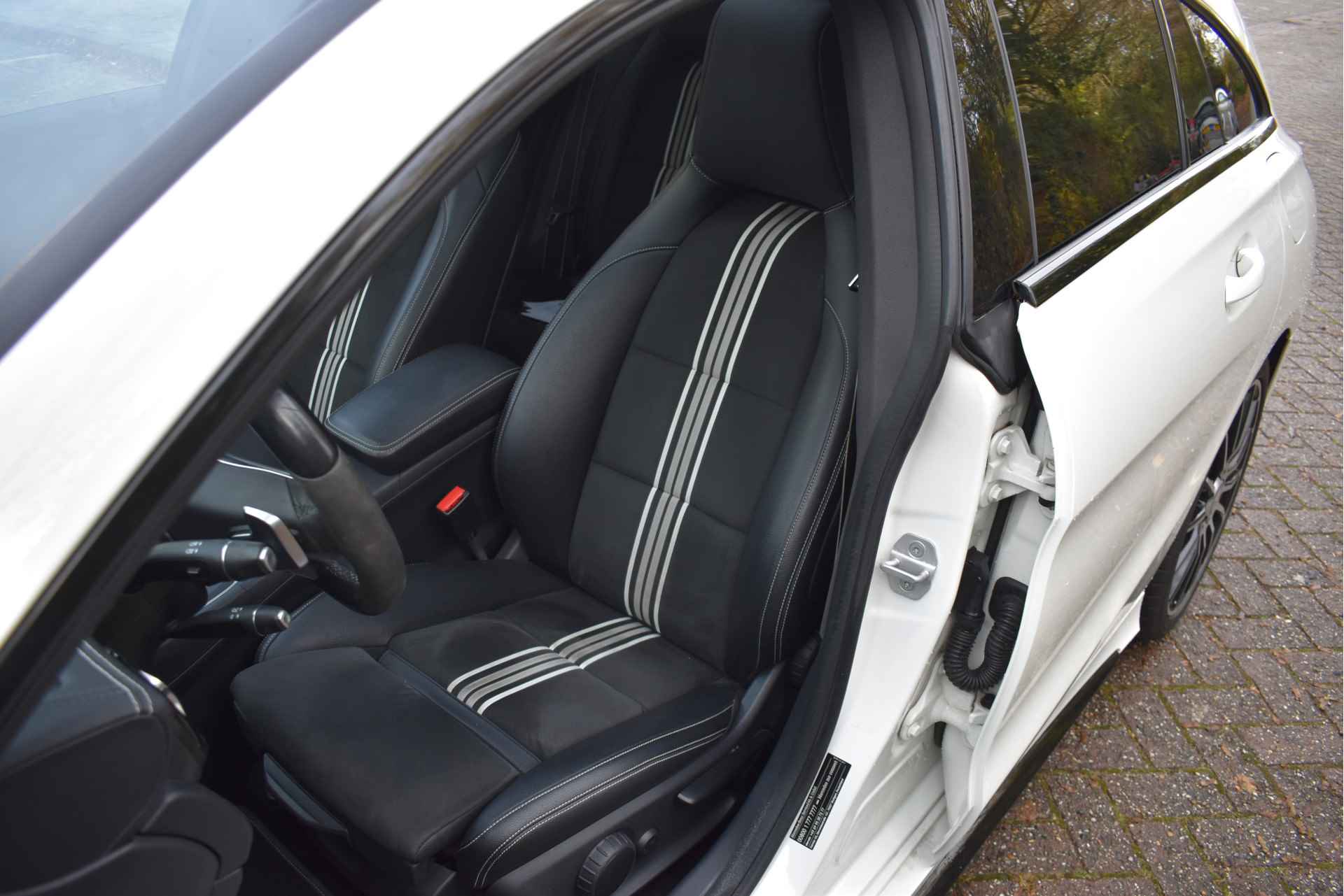 Mercedes-Benz CLA-Klasse Shooting Brake 200 White-Art Edition AMG Night pakket | Open dak | Stoelverwarming | Carplay | Camera | Sfeerverl | Onderh.historie - 46/67