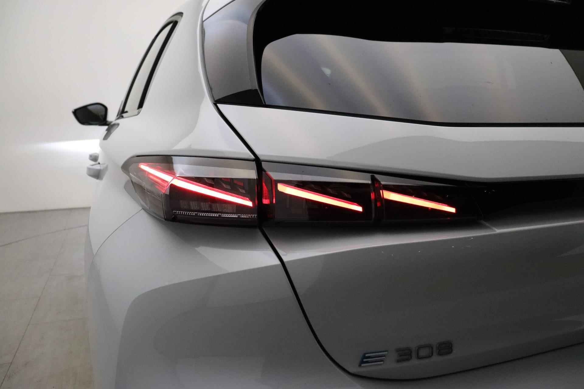 Peugeot e-308 EV GT First Edition 54 kWh  156 PK | 100 % Elektrisch | 405 KM WLTP | Lichtmetalen Velg | Camera | Carplay | Draadloos Telefoon | Alcantara | Nieuw Type - 15/42