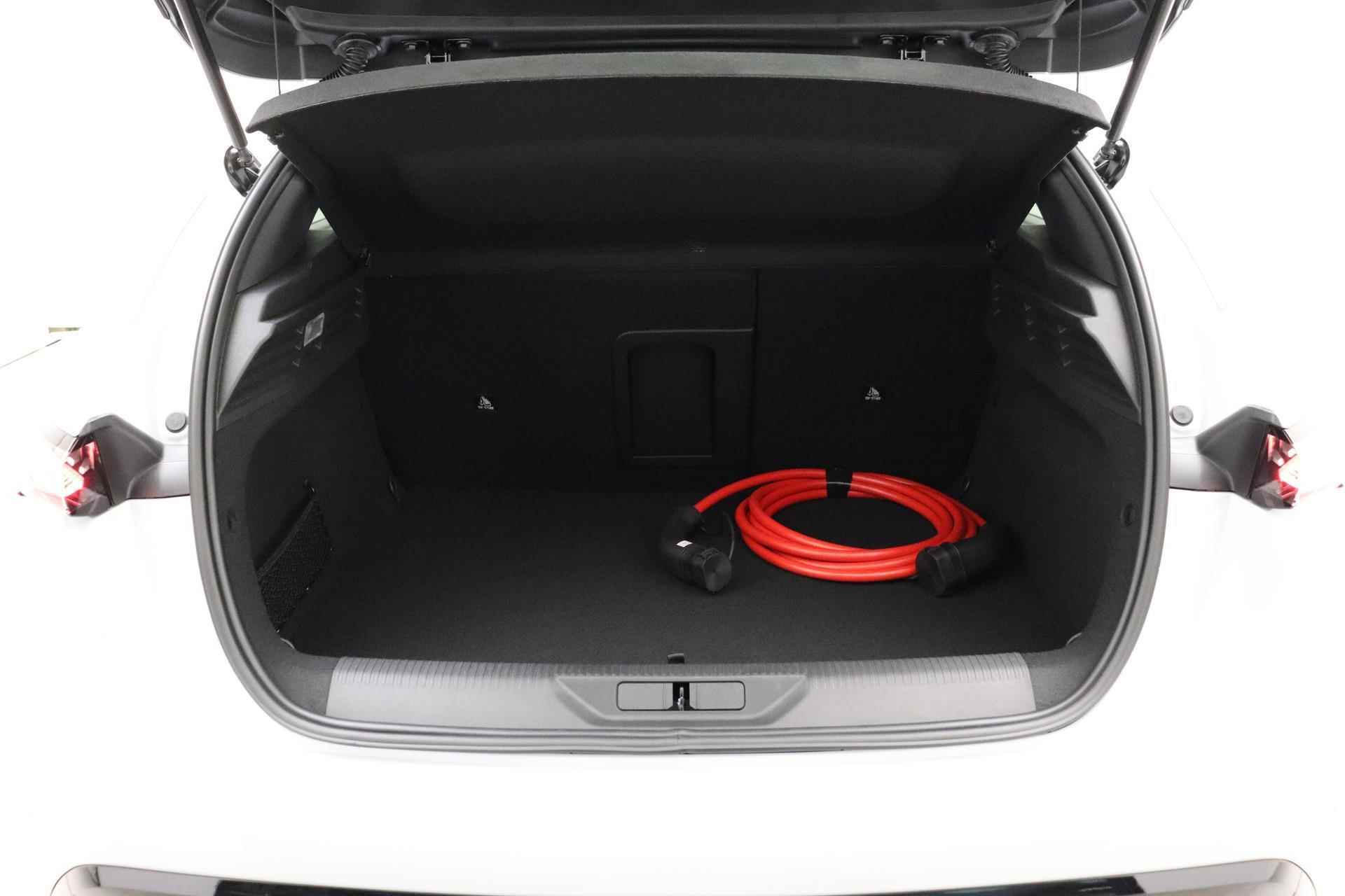 Peugeot e-308 EV GT First Edition 54 kWh  156 PK | 100 % Elektrisch | 405 KM WLTP | Lichtmetalen Velg | Camera | Carplay | Draadloos Telefoon | Alcantara | Nieuw Type - 16/42