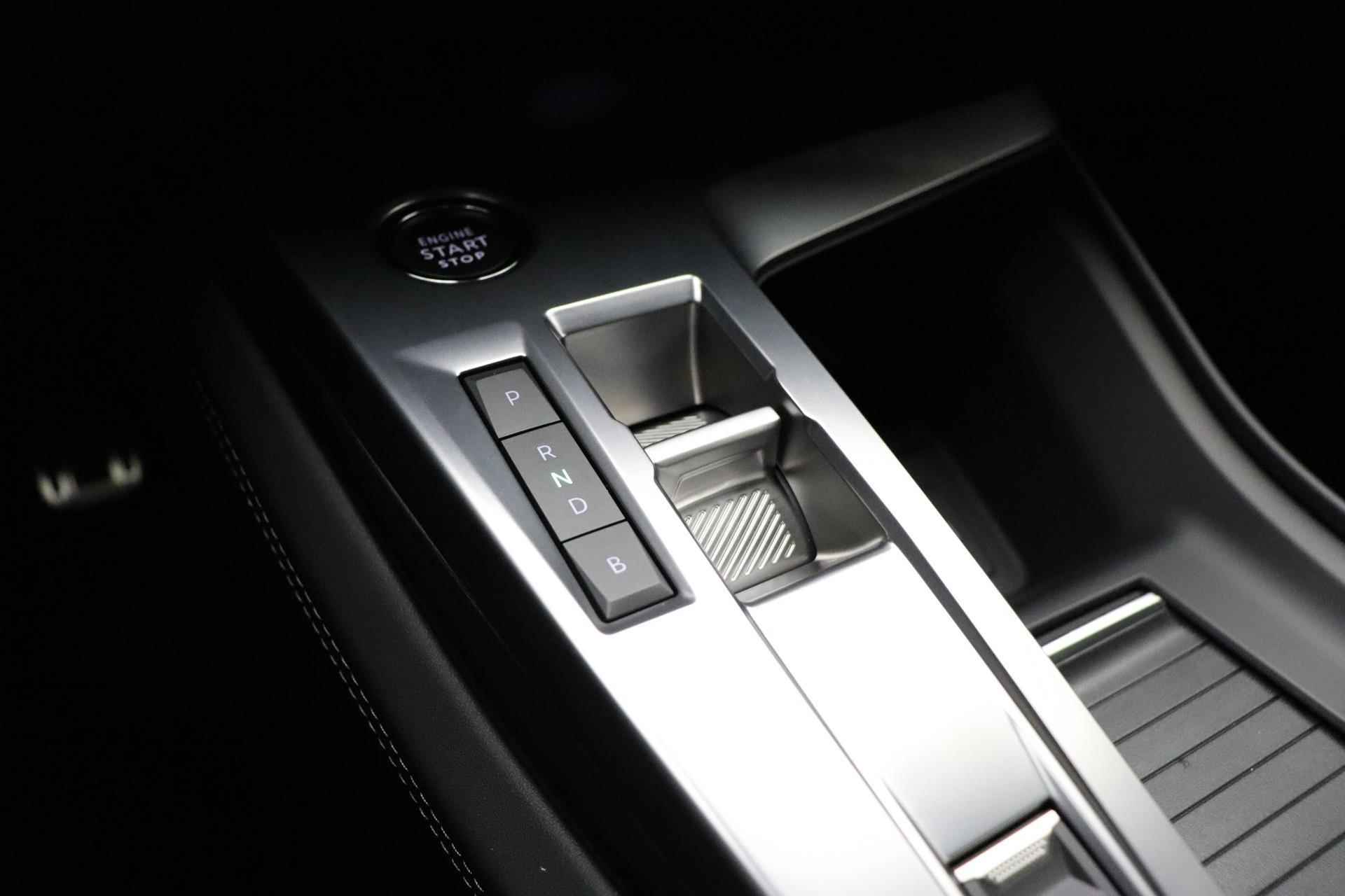 Peugeot e-308 EV GT First Edition 54 kWh  156 PK | 100 % Elektrisch | 405 KM WLTP | Lichtmetalen Velg | Camera | Carplay | Draadloos Telefoon | Alcantara | Nieuw Type - 30/42