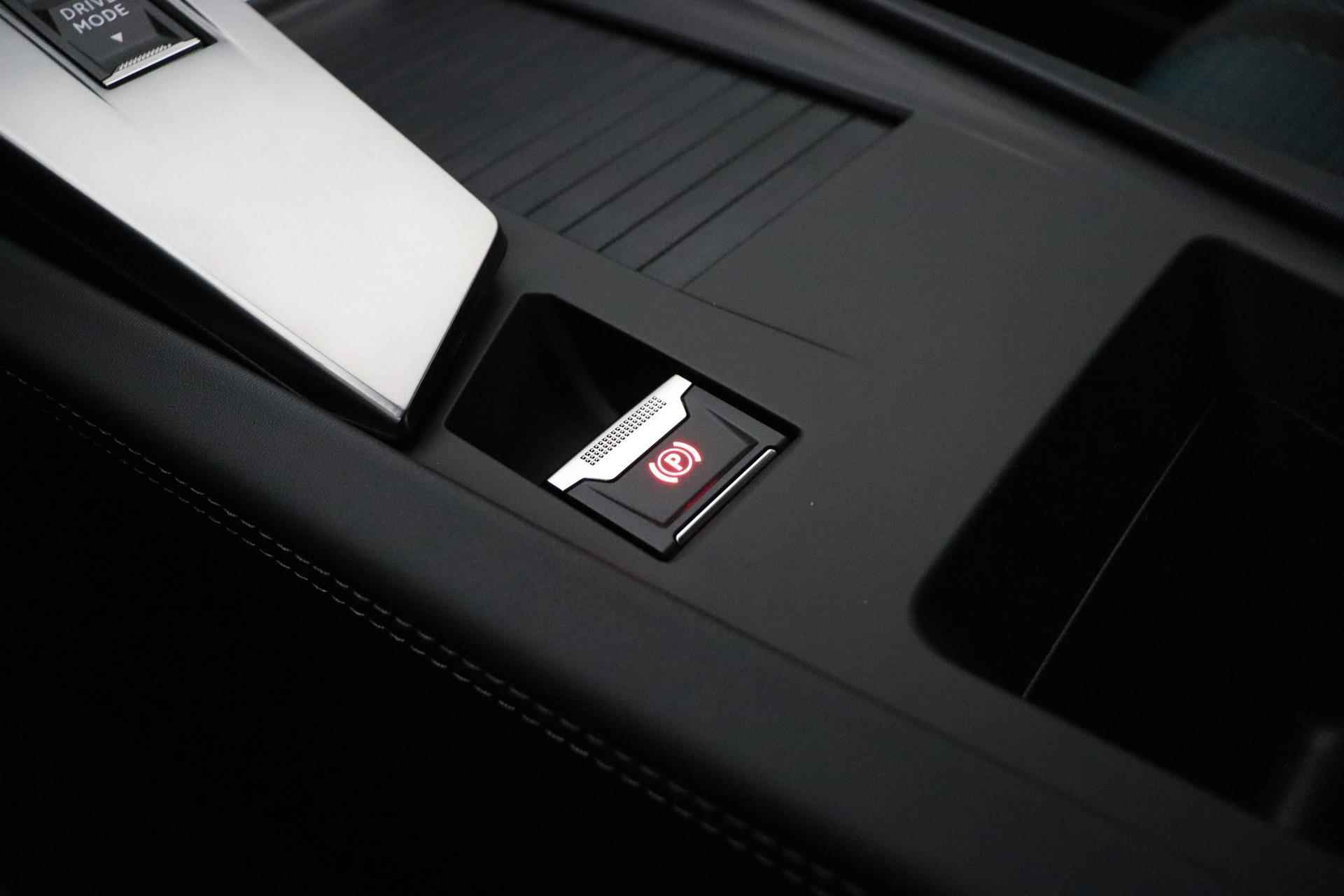 Peugeot e-308 EV GT First Edition 54 kWh  156 PK | 100 % Elektrisch | 405 KM WLTP | Lichtmetalen Velg | Camera | Carplay | Draadloos Telefoon | Alcantara | Nieuw Type - 31/42