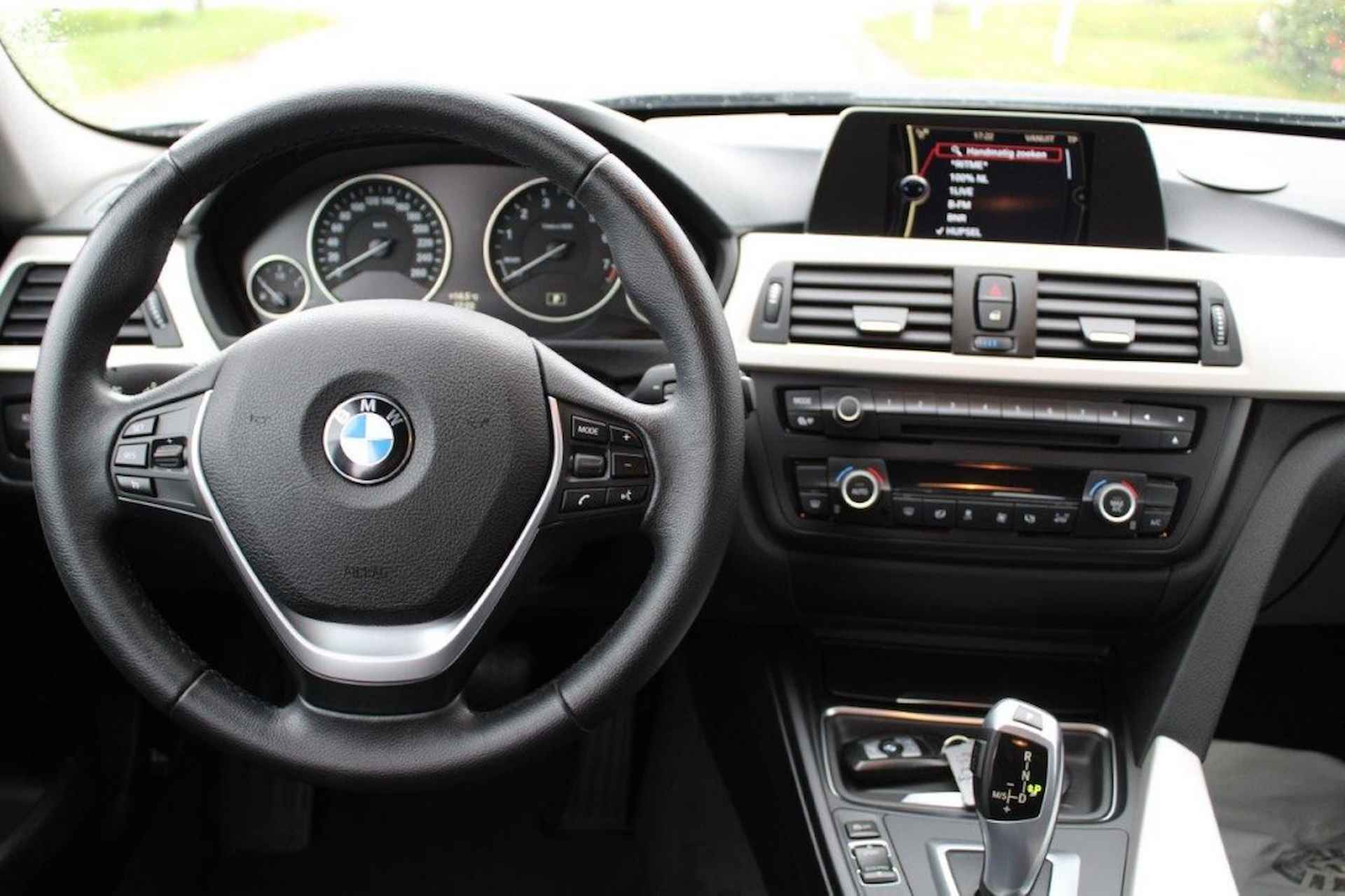 BMW 3-serie 320I 184pk Touring Excutive automaat ECC/cruise/navi/trekhaak - 5/38
