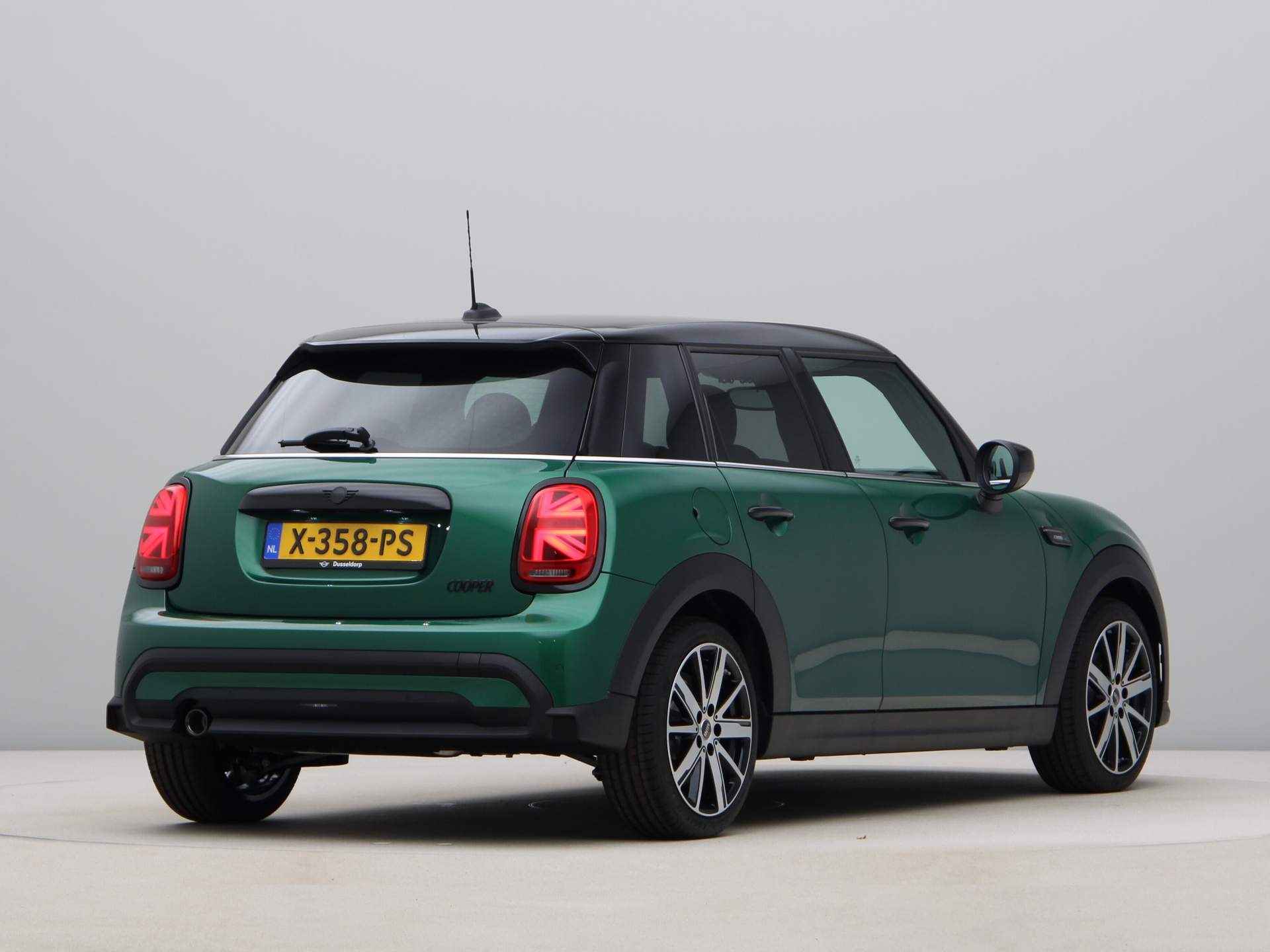 MINI 5-deurs Cooper Camden Edition Aut. - 10/22