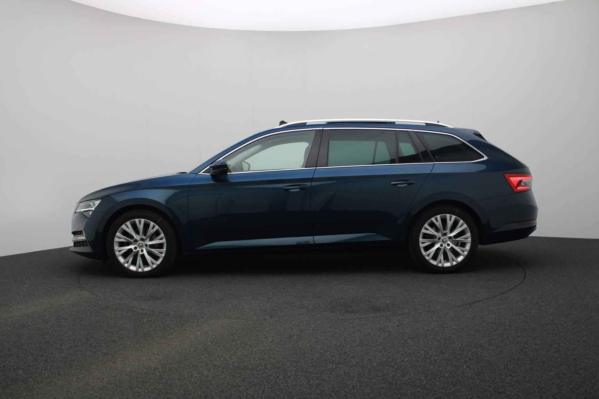 Skoda Superb Combi 1.4 TSI 218PK DSG iV Style | Pano | Trekhaak | Matrix LED | Leder/alcantara | Navi Columbus | 360 Camera | CANTON | Geheugenstoel | Stoel-/achterbankverwarming | Adaptief onderstel - 17/48