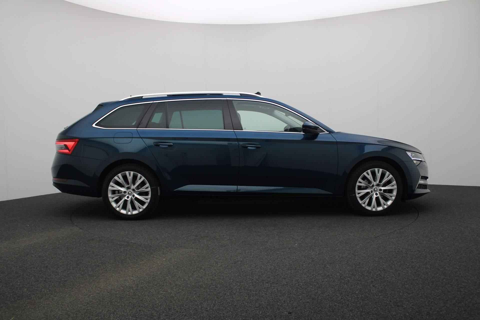 Skoda Superb Combi 1.4 TSI 218PK DSG iV Style | Pano | Trekhaak | Matrix LED | Leder/alcantara | Navi Columbus | 360 Camera | CANTON | Geheugenstoel | Stoel-/achterbankverwarming | Adaptief onderstel - 18/48