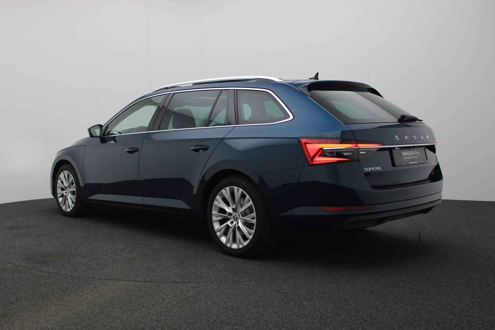 Skoda Superb Combi 1.4 TSI 218PK DSG iV Style | Pano | Trekhaak | Matrix LED | Leder/alcantara | Navi Columbus | 360 Camera | CANTON | Geheugenstoel | Stoel-/achterbankverwarming | Adaptief onderstel - 41/48