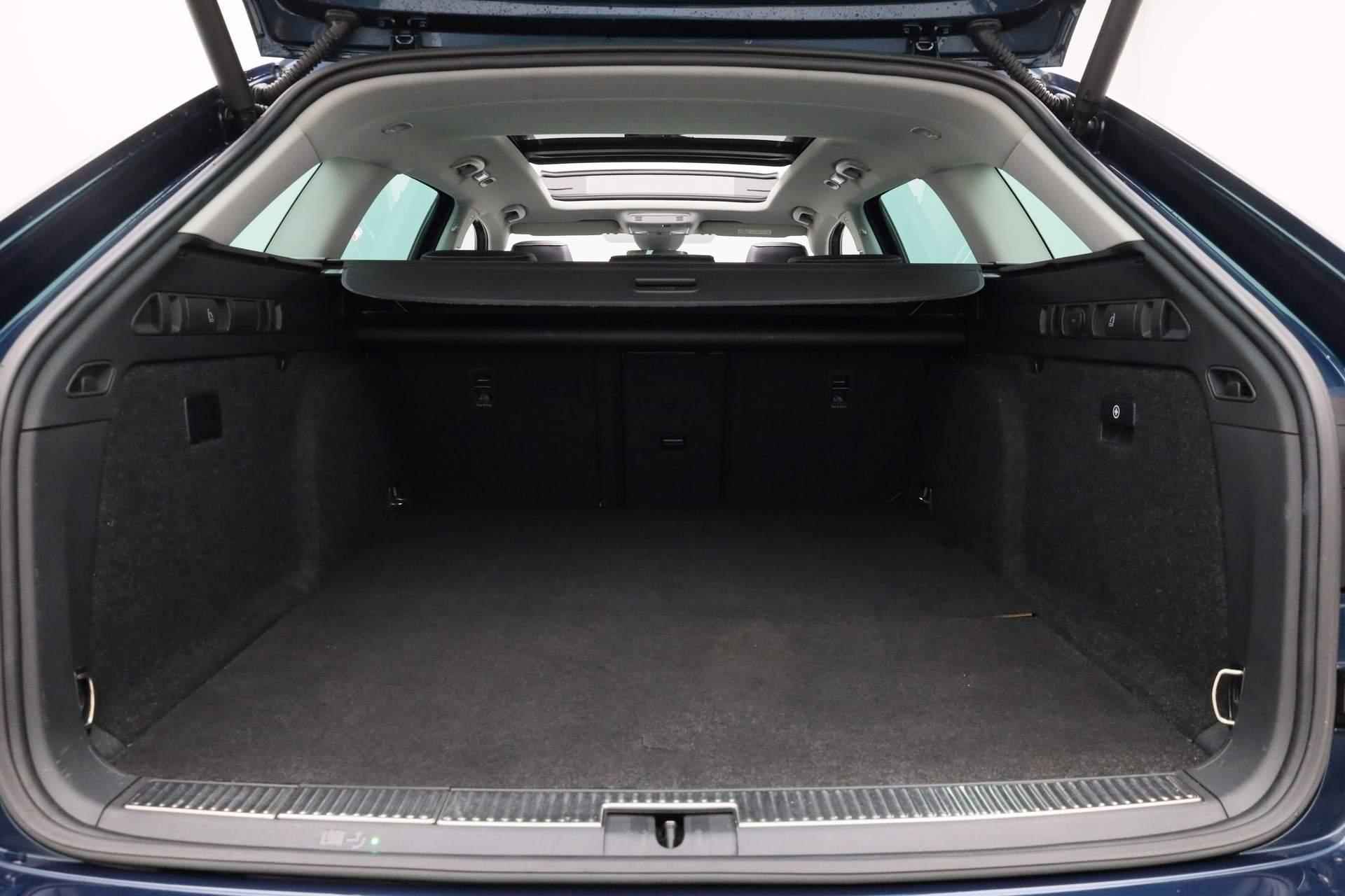 Skoda Superb Combi 1.4 TSI 218PK DSG iV Style | Pano | Trekhaak | Matrix LED | Leder/alcantara | Navi Columbus | 360 Camera | CANTON | Geheugenstoel | Stoel-/achterbankverwarming | Adaptief onderstel - 47/48