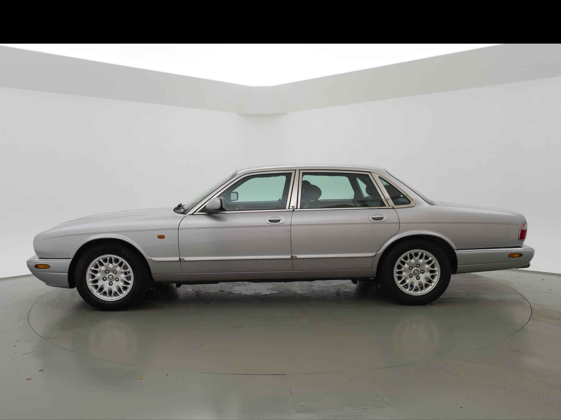 Jaguar XJ 3.2 V8 Executive - 6/23