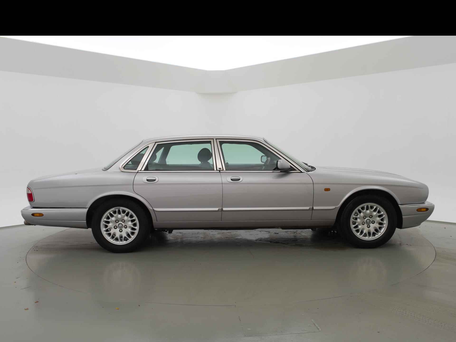 Jaguar XJ 3.2 V8 Executive - 12/23