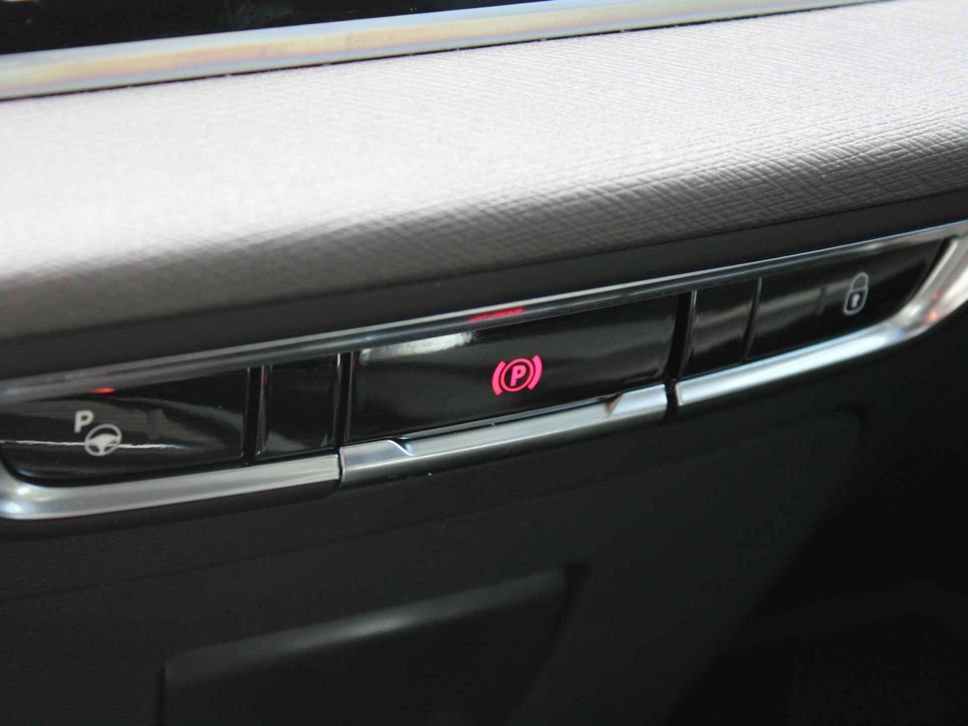 Citroën C4 Picasso 1.2 PureTech 130PK Shine EAT6 Automaat Elektronische achterklep, Navigatie, Keyless Entry, Lichtmetalen velgen, Camera achter - 26/48