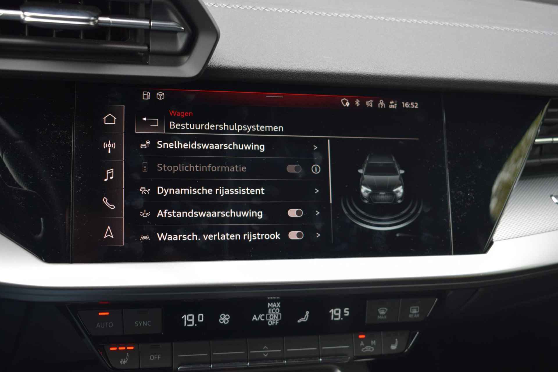 Audi A3 Sportback 35 TFSI S edition / S-Line / Stoelverwarming / Matrix / Virtual cockpit - 33/69