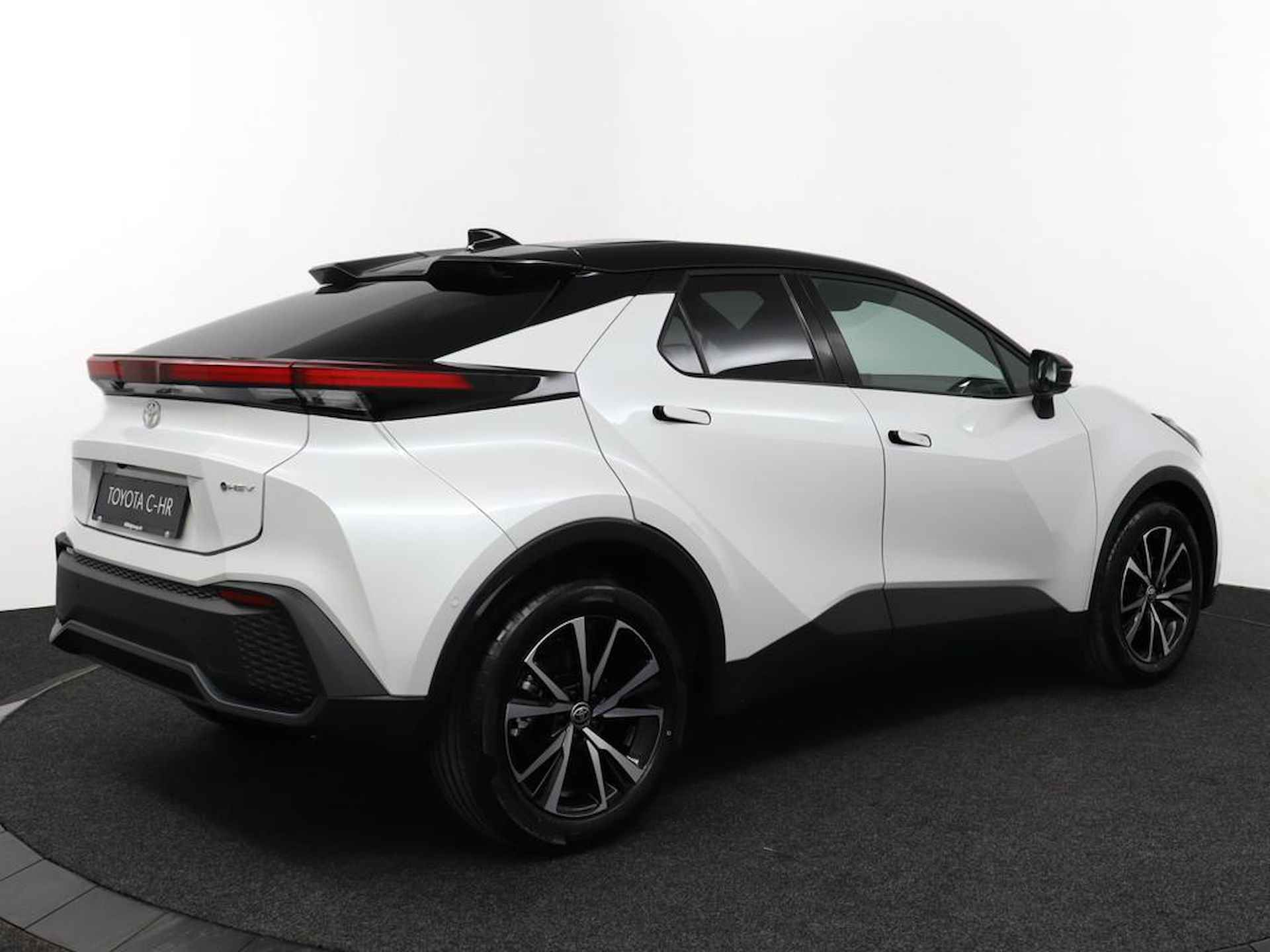 Toyota C-HR 1.8 Hybrid 140 First Edition - 2/45