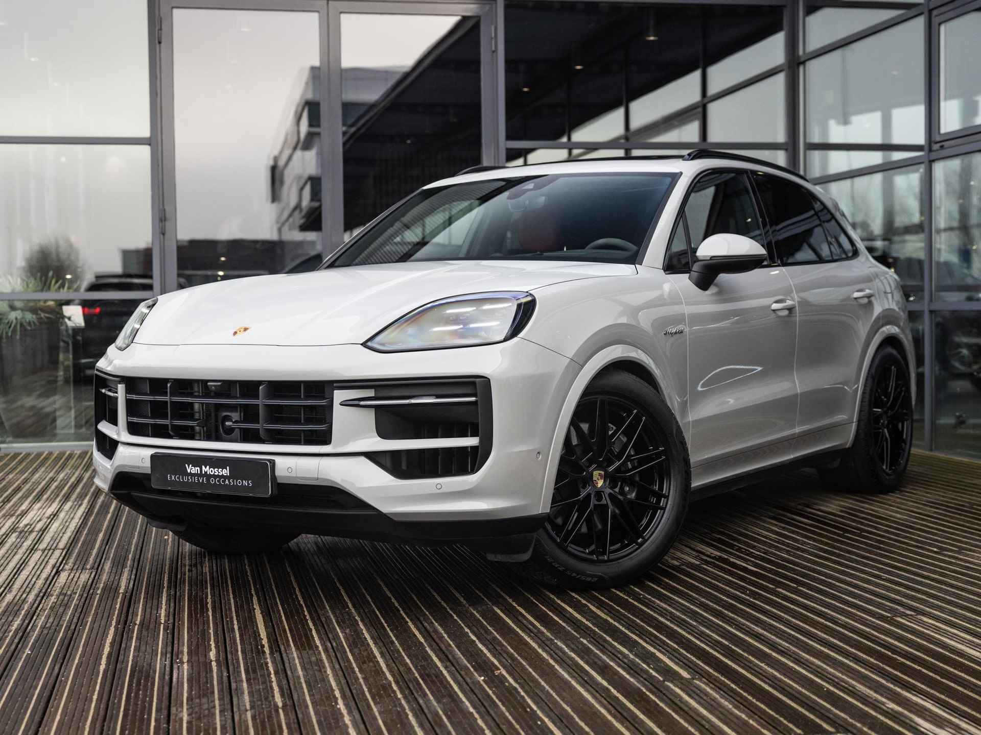 Porsche Cayenne 3.0 E-Hybrid | MY 24 | SPORTDESIGN | SPORTCHRONO | PASM LUCHTVERING | VIERWIELBESTURING | SPORTUITLAATSYSTEEM | BOSE | STOELMASSAGE | STOELVENTILATIE | KRIJTGRIJS | BIJRIJDERS DISPLAY | PORSCHE INNO DRIVE | - 3/53