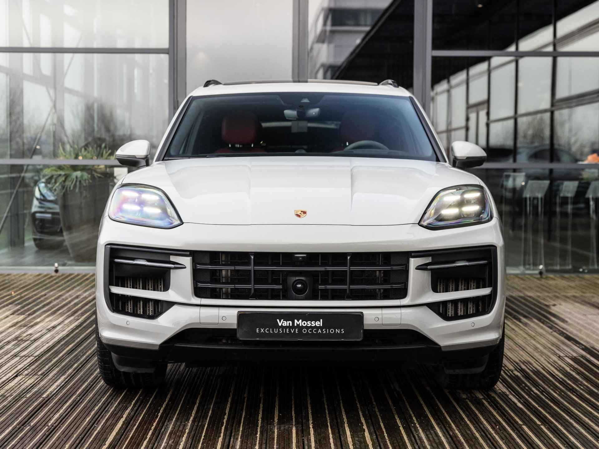 Porsche Cayenne 3.0 E-Hybrid | MY 24 | SPORTDESIGN | SPORTCHRONO | PASM LUCHTVERING | VIERWIELBESTURING | SPORTUITLAATSYSTEEM | BOSE | STOELMASSAGE | STOELVENTILATIE | KRIJTGRIJS | BIJRIJDERS DISPLAY | PORSCHE INNO DRIVE | - 4/53