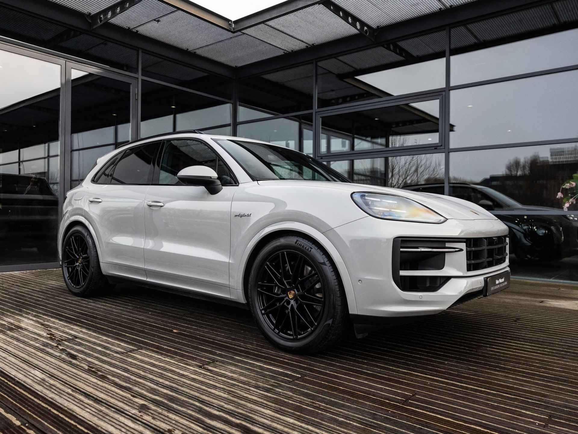 Porsche Cayenne 3.0 E-Hybrid | MY 24 | SPORTDESIGN | SPORTCHRONO | PASM LUCHTVERING | VIERWIELBESTURING | SPORTUITLAATSYSTEEM | BOSE | STOELMASSAGE | STOELVENTILATIE | KRIJTGRIJS | BIJRIJDERS DISPLAY | PORSCHE INNO DRIVE | - 5/53