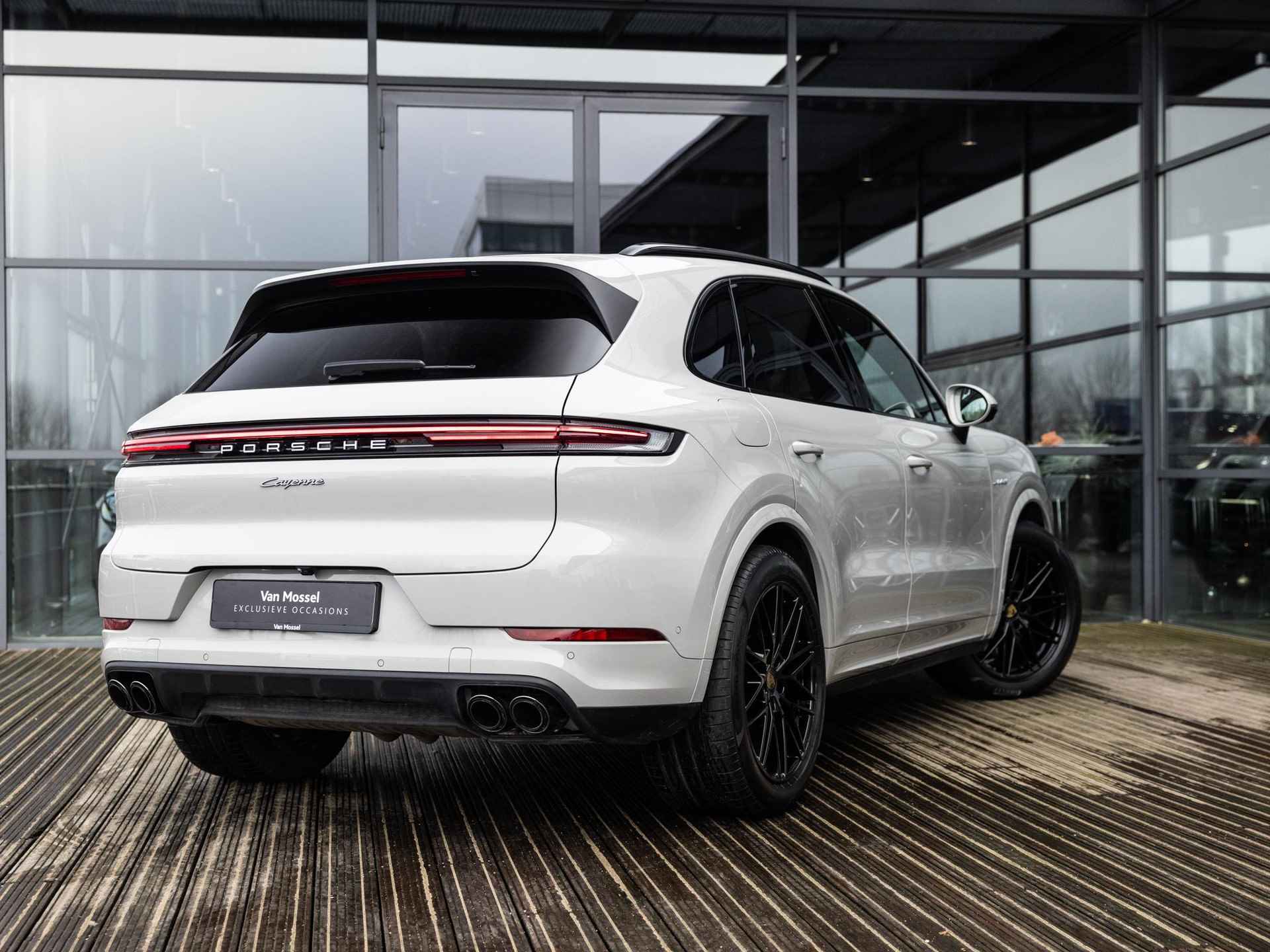 Porsche Cayenne 3.0 E-Hybrid | MY 24 | SPORTDESIGN | SPORTCHRONO | PASM LUCHTVERING | VIERWIELBESTURING | SPORTUITLAATSYSTEEM | BOSE | STOELMASSAGE | STOELVENTILATIE | KRIJTGRIJS | BIJRIJDERS DISPLAY | PORSCHE INNO DRIVE | - 8/53