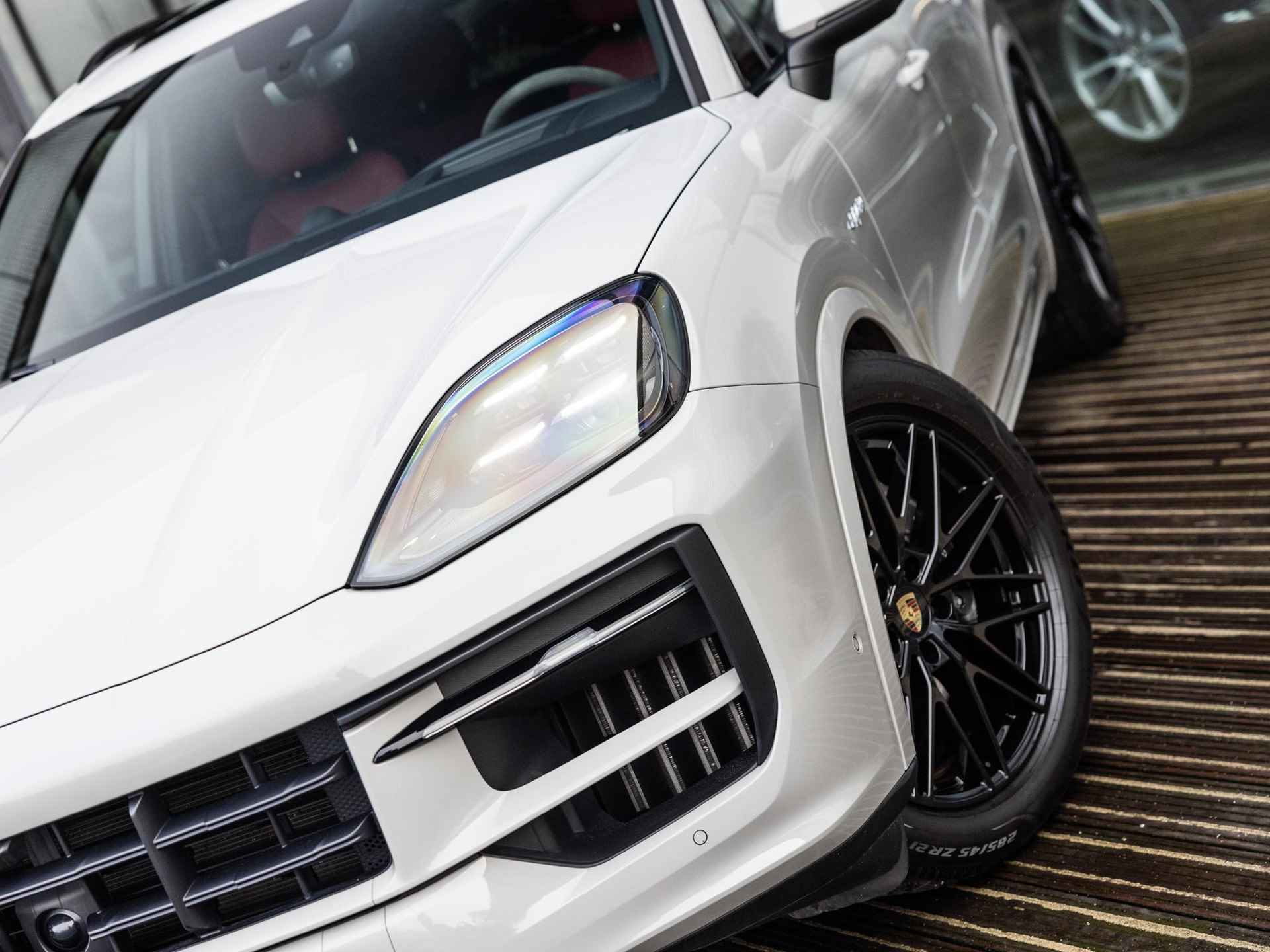 Porsche Cayenne 3.0 E-Hybrid | MY 24 | SPORTDESIGN | SPORTCHRONO | PASM LUCHTVERING | VIERWIELBESTURING | SPORTUITLAATSYSTEEM | BOSE | STOELMASSAGE | STOELVENTILATIE | KRIJTGRIJS | BIJRIJDERS DISPLAY | PORSCHE INNO DRIVE | - 47/53