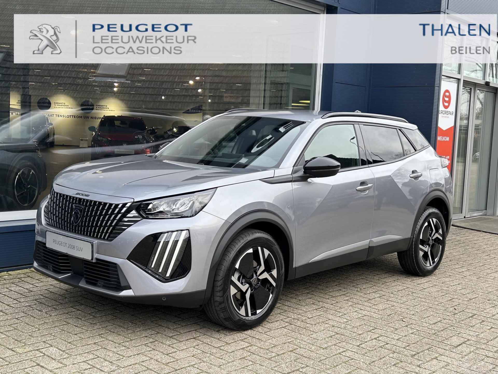 Peugeot 2008 1.2 Turbo 100 PK Allure | € 9.000,- Demo korting! | Navigatie | 360 Graden Camera | Dode Hoek Detectie | Climate Control | LED Verlichting | Cruise Control | 17" Lichtmetalen Velgen | Hoge Zitpositie | Half Lederen Bekleding |