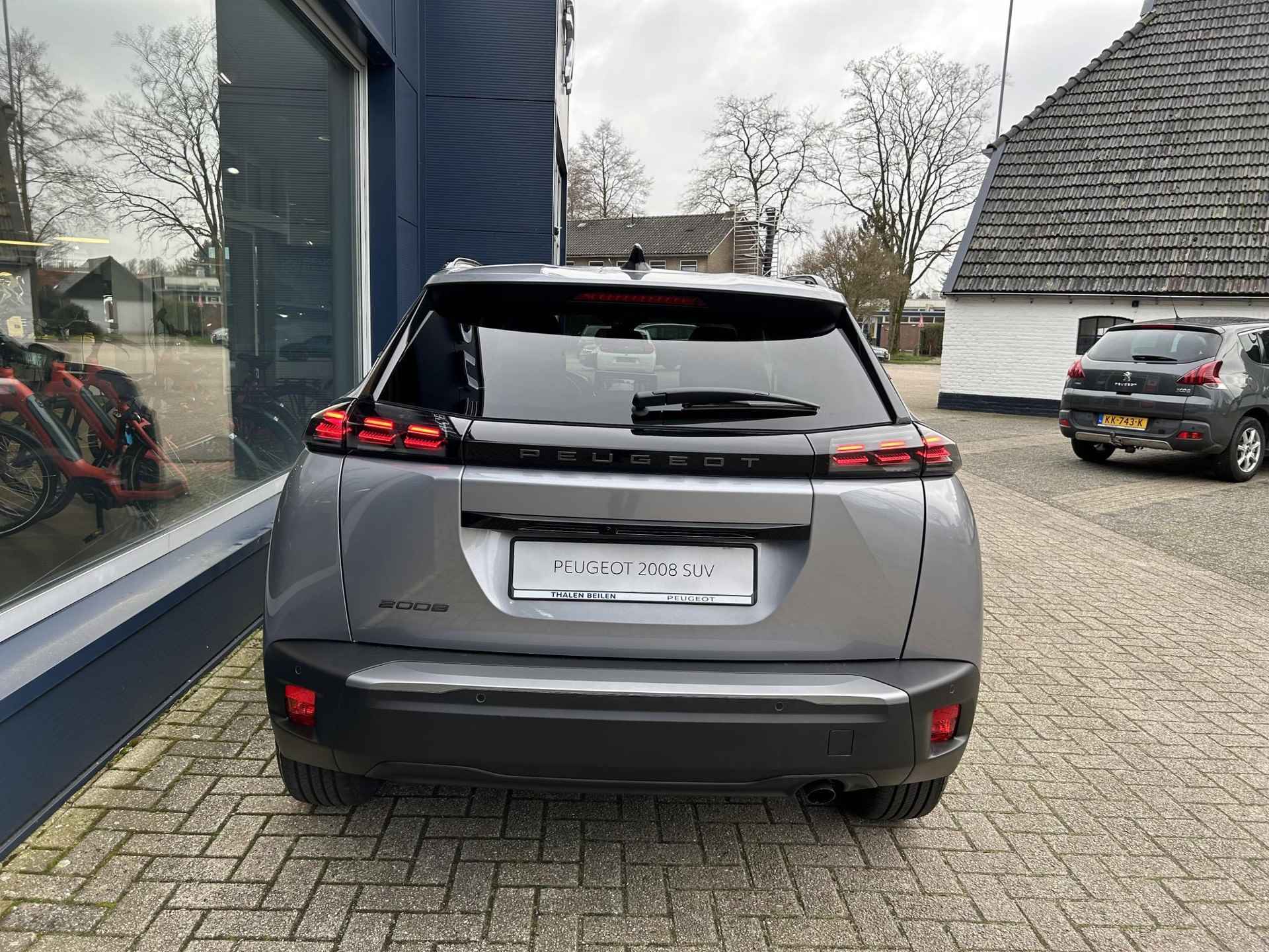 Peugeot 2008 1.2 Turbo 100 PK Allure | € 9.000,- Demo korting! | Navigatie | 360 Graden Camera | Dode Hoek Detectie | Climate Control | LED Verlichting | Cruise Control | 17" Lichtmetalen Velgen | Hoge Zitpositie | Half Lederen Bekleding | - 21/49