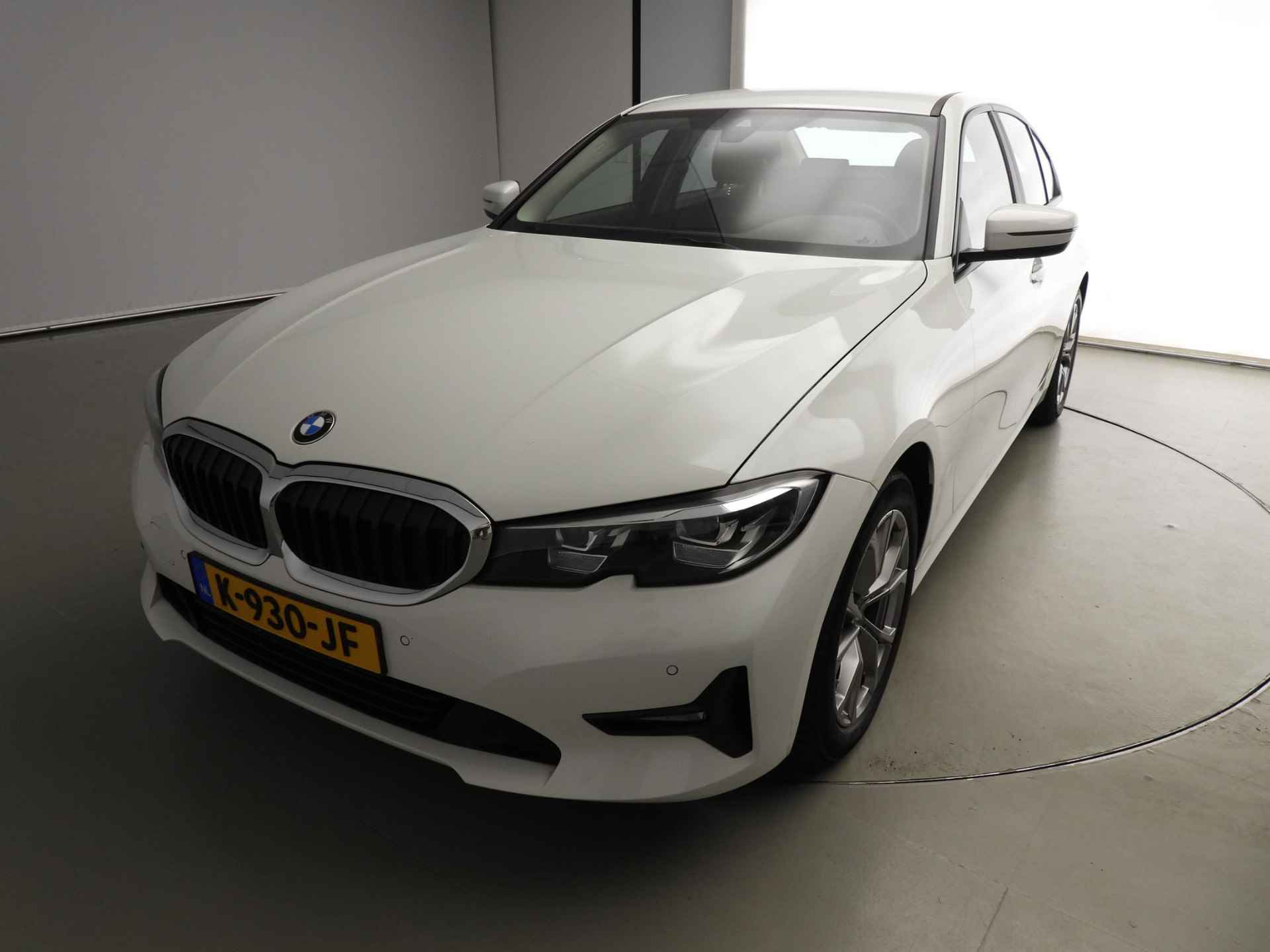 BMW 3 Serie Sedan 316d | LED | Navigatie | Trekhaak | Clima | Cruise controle | DAB | Alu 17 inch - 37/38