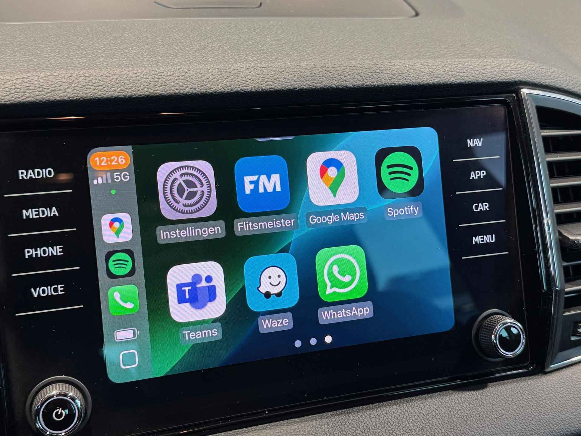 Skoda Karoq 1.5 TSI ACT Business Edition 150pk automaat | ECC | Camera | Carplay | 16LM - 16/32