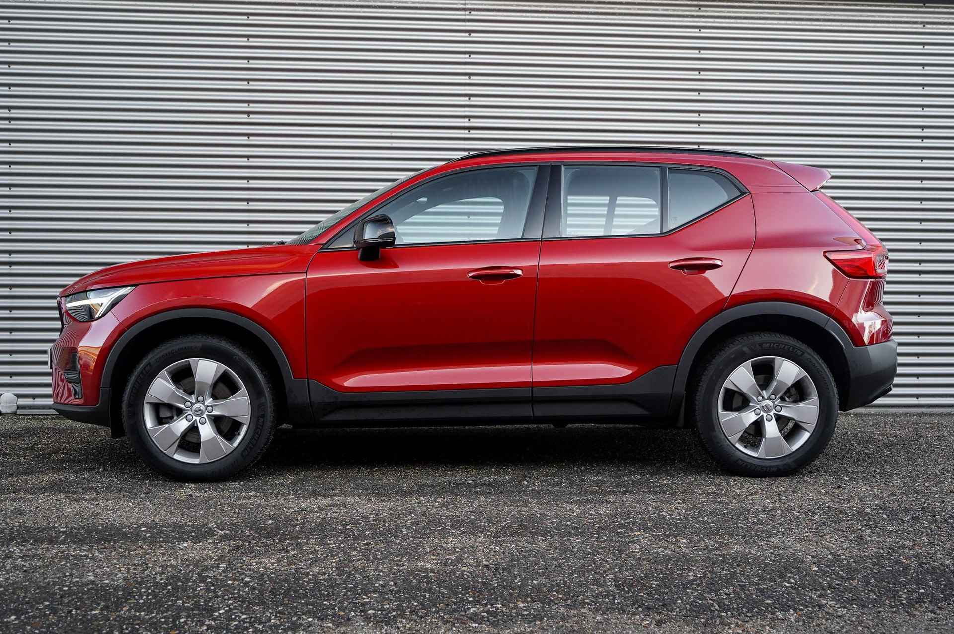 Volvo XC40 B4 Plus Dark | Adaptive Cruise | BLIS | Power Seats |  Stoel/Stuurwielverwarming | Keyless | Trekhaak | - 3/28