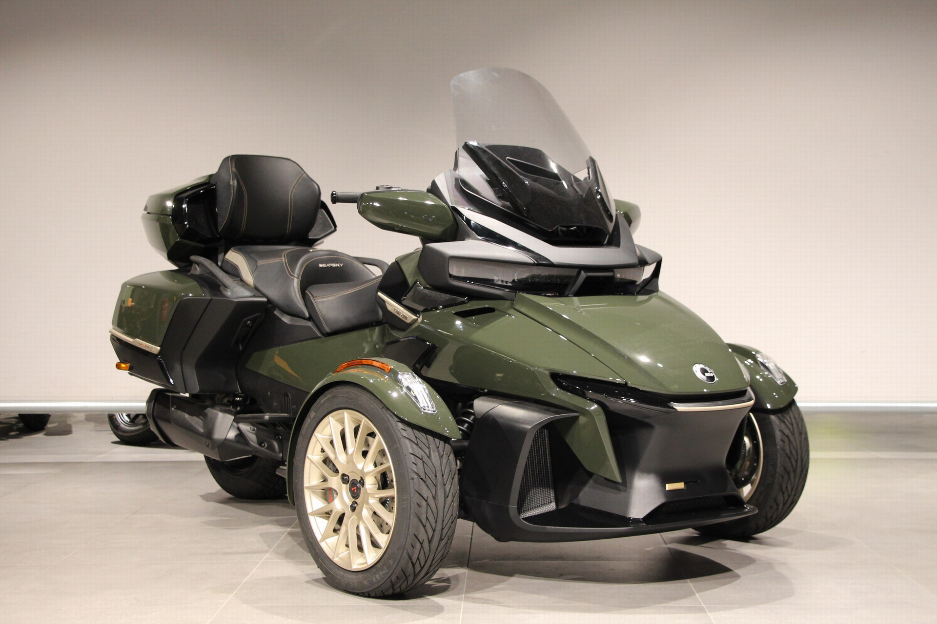 CAN-AM SPYDER RT LIMITED SEA TO SKY