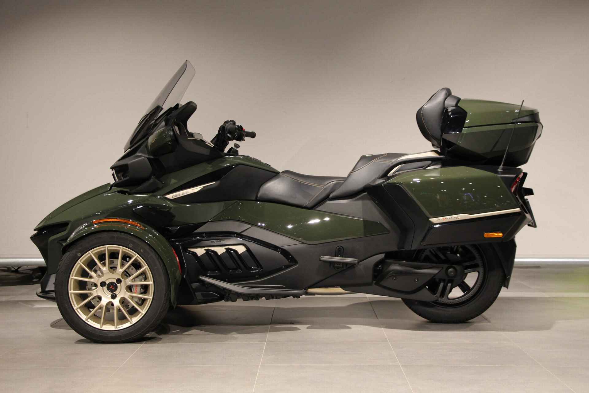 CAN-AM SPYDER RT LIMITED SEA TO SKY - 4/21
