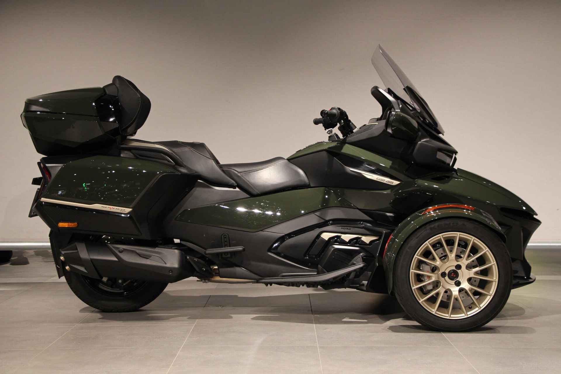 CAN-AM SPYDER RT LIMITED SEA TO SKY - 8/21