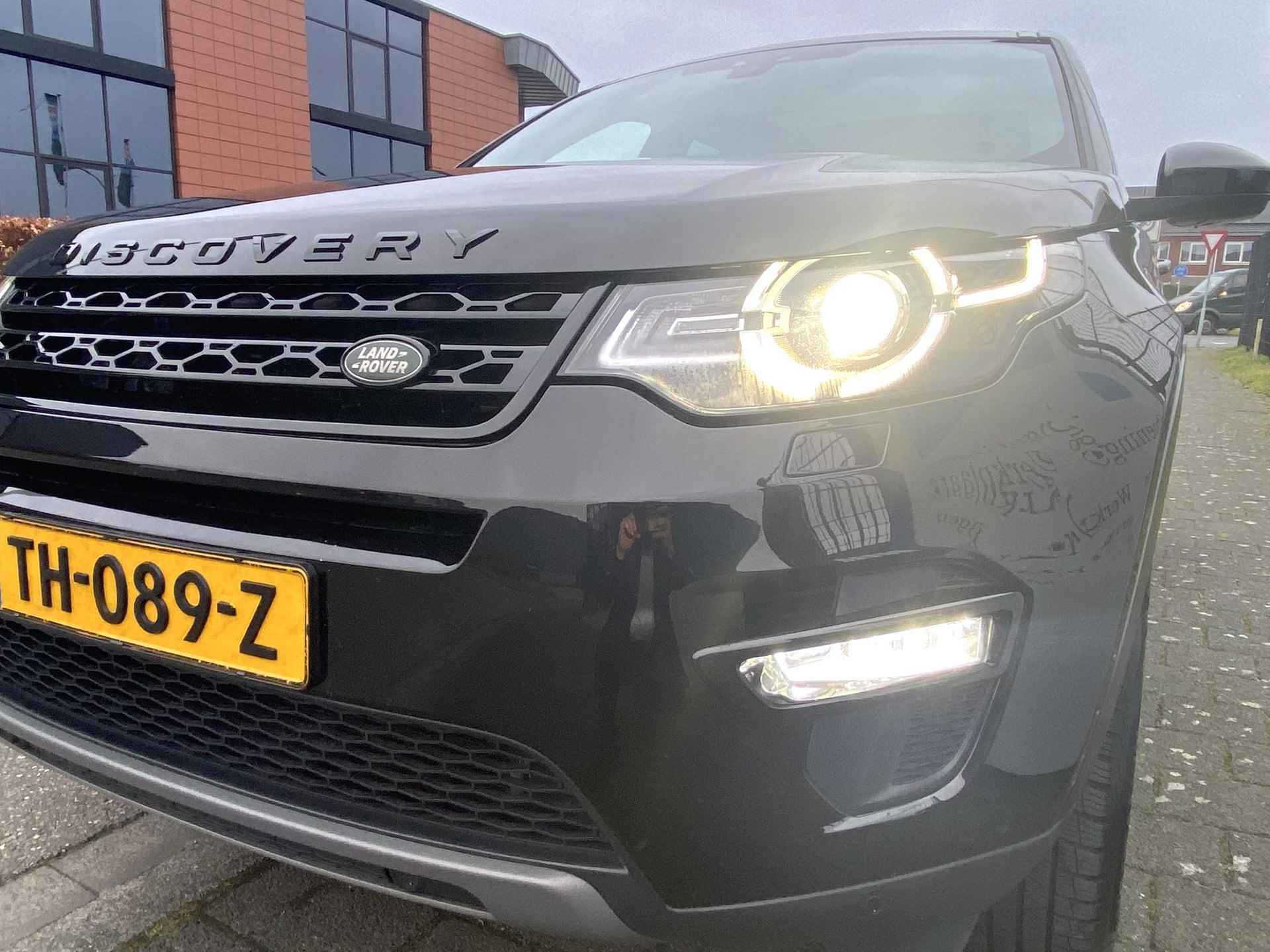 Land Rover Discovery Sport 2.0 Si4 240pk aut. 4WD Urban Series SE Dynamic NL-auto van 1e eig met o.a. panodak, leer, Bi-xenon, Meridian, winterpakket, etc. - 20/37