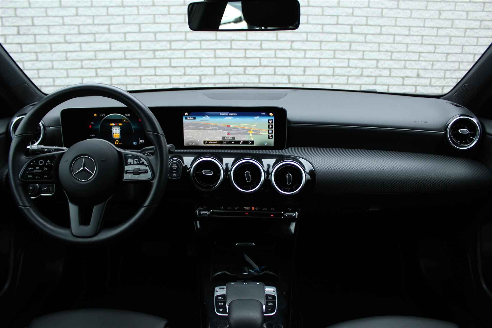 MERCEDES A-Klasse A 180 136pk 7G-DCT Business Solution | Camera | PDC | Carplay | Cruise | Climatronic | NAVI | Virtual Cockpit  | LED - 11/35