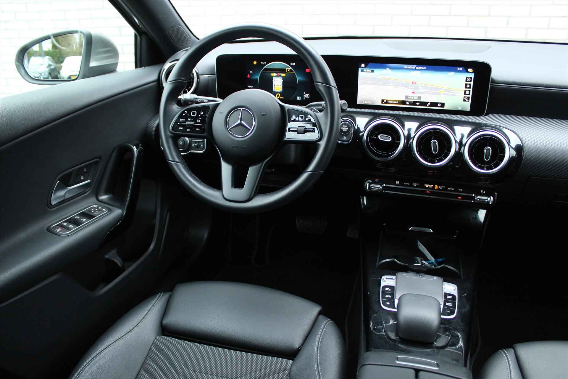 MERCEDES A-Klasse A 180 136pk 7G-DCT Business Solution | Camera | PDC | Carplay | Cruise | Climatronic | NAVI | Virtual Cockpit  | LED - 12/35