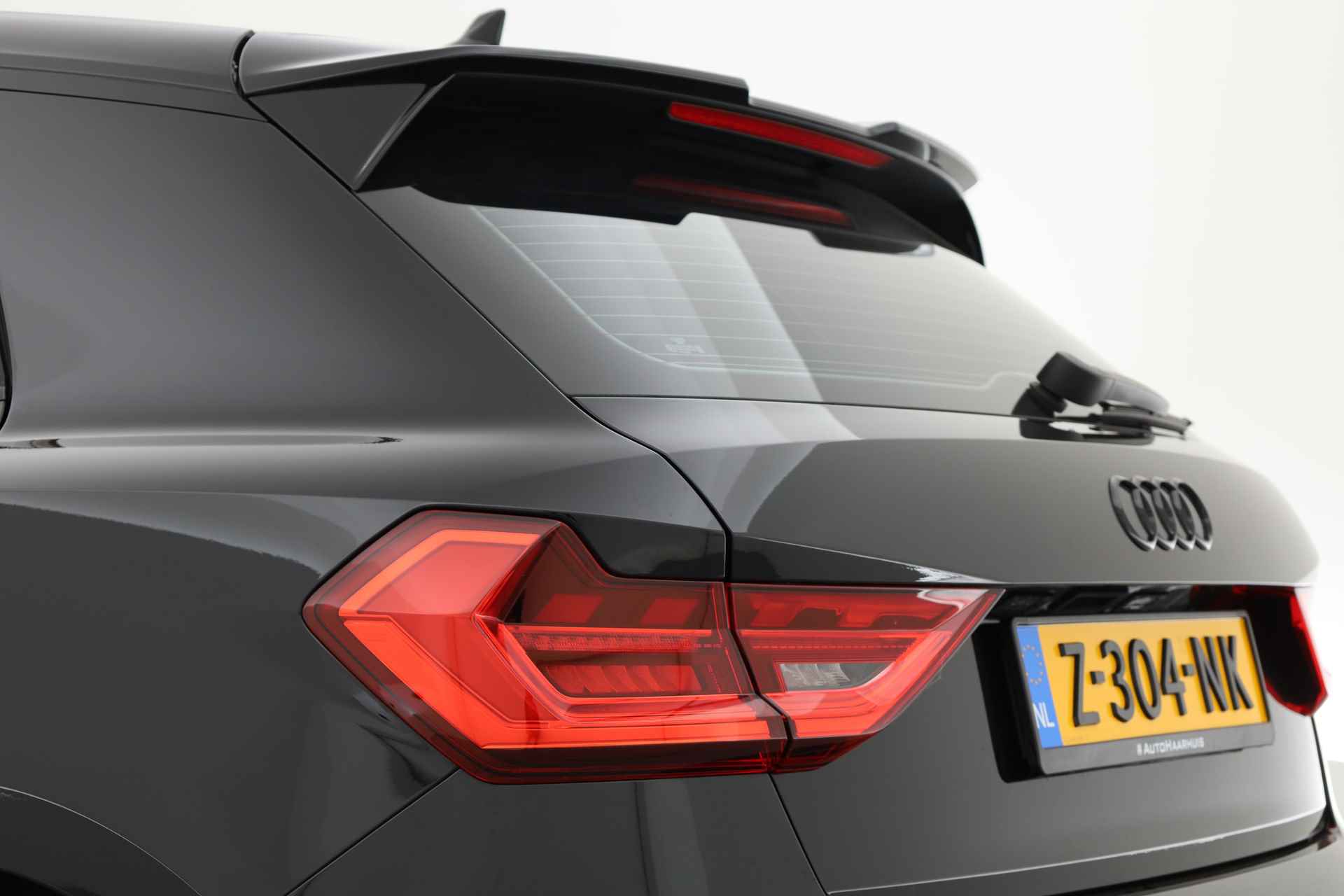 Audi A1 Sportback 30 TFSI S Line Automaat | Navi | Stoelverw. | PDC V+A | Clima | 17'' - 25/26