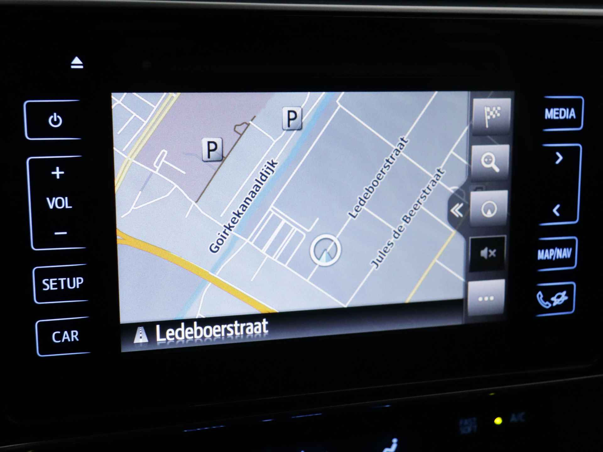 Toyota Auris Touring Sports 1.8 Hybrid Dynamic Go | Navigatie | Camera | LM velgen | Climate Control | - 9/43