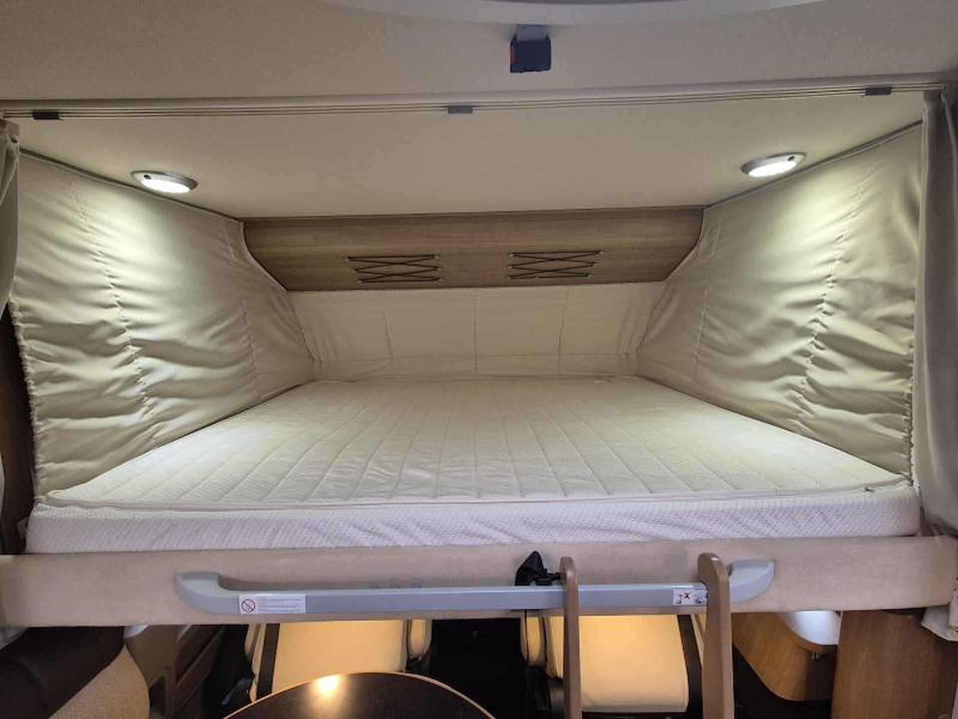 Hymer B514  Hefbed / Zonnepanelen - 17/25