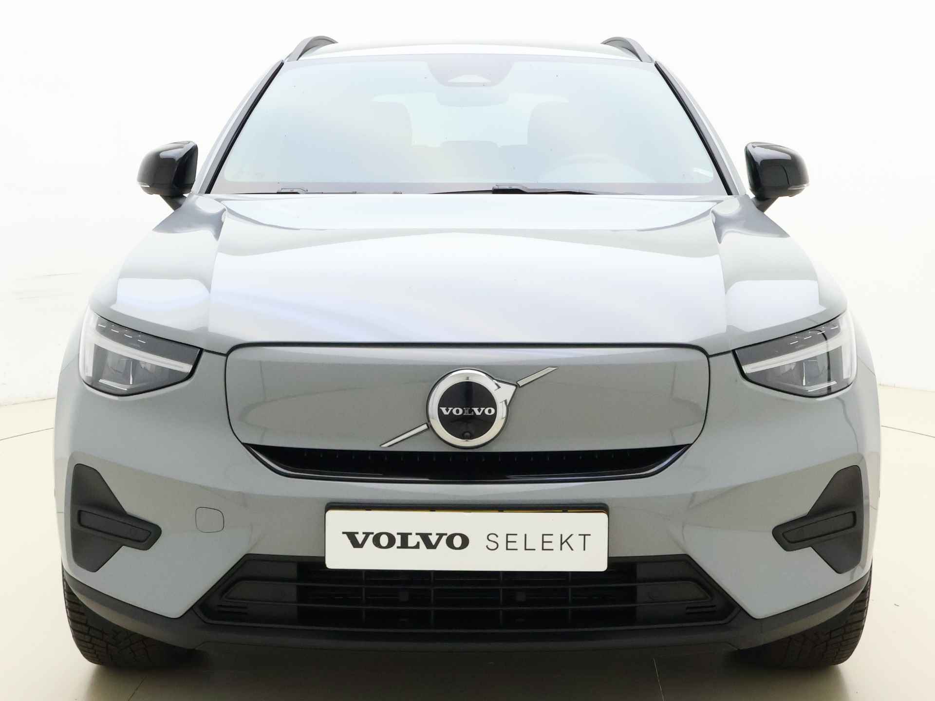 Volvo EX40 Extended Range Business Edition / 1.000 km's / DEMO DEAL / Adapt. Cruise / BLIS / 360 Camera / Stoel + Stuurw. verwarming / getint glas / 19'' Velgen / - 4/37