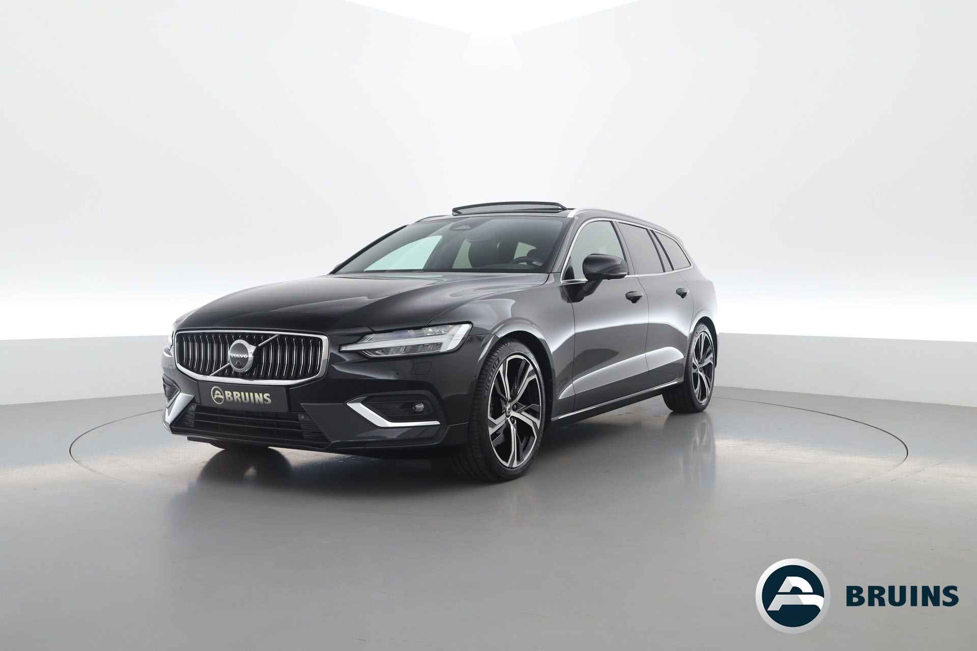 Volvo V60 2.0 B4 Plus Bright | Pano-dak | H&K audio | Trekhaak |